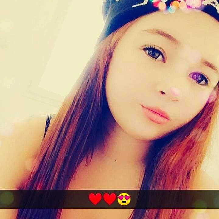 Emma a rejoint le concours — aidez-le/la à gagner de superbes lots ! beauty, black_hair, cheek, chin, cool, eye, eyebrow, eyelash, face, forehead, hair, hair_coloring, hairstyle, head, lip, long_hair, nose, person, photography, selfie