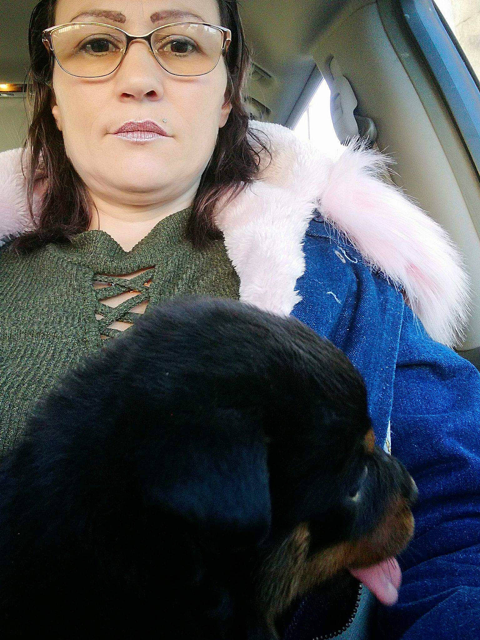 Naya participe au concours pour gagner de l'argent avec cette photo : black_hair, canidae, companion_dog, dog_breed, ear, eye, eyewear, fur, glasses, nose, person, puppy, sporting_group