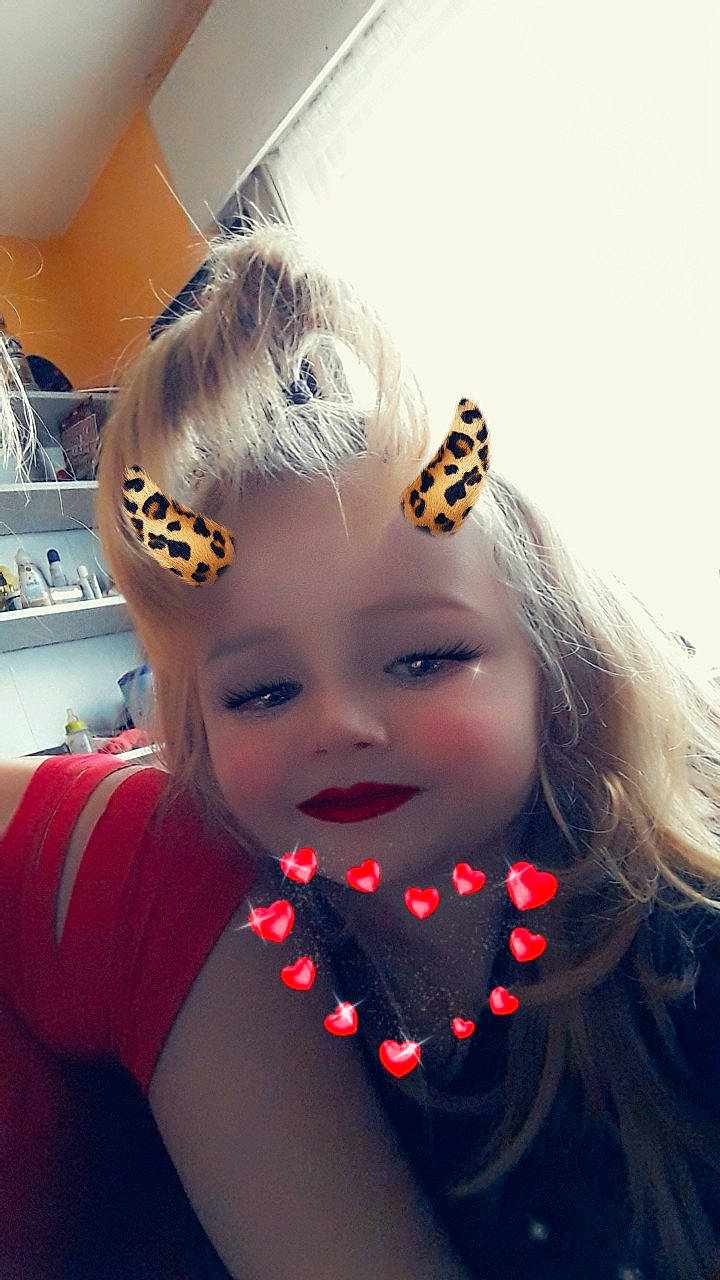 Loredana a rejoint le concours — aidez-le/la à gagner de superbes lots ! cheek, child, ear, eyelash, face, fashion_accessory, hair, hair_accessory, head, headband, headpiece, lip, pattern, person, polka_dot, toddler