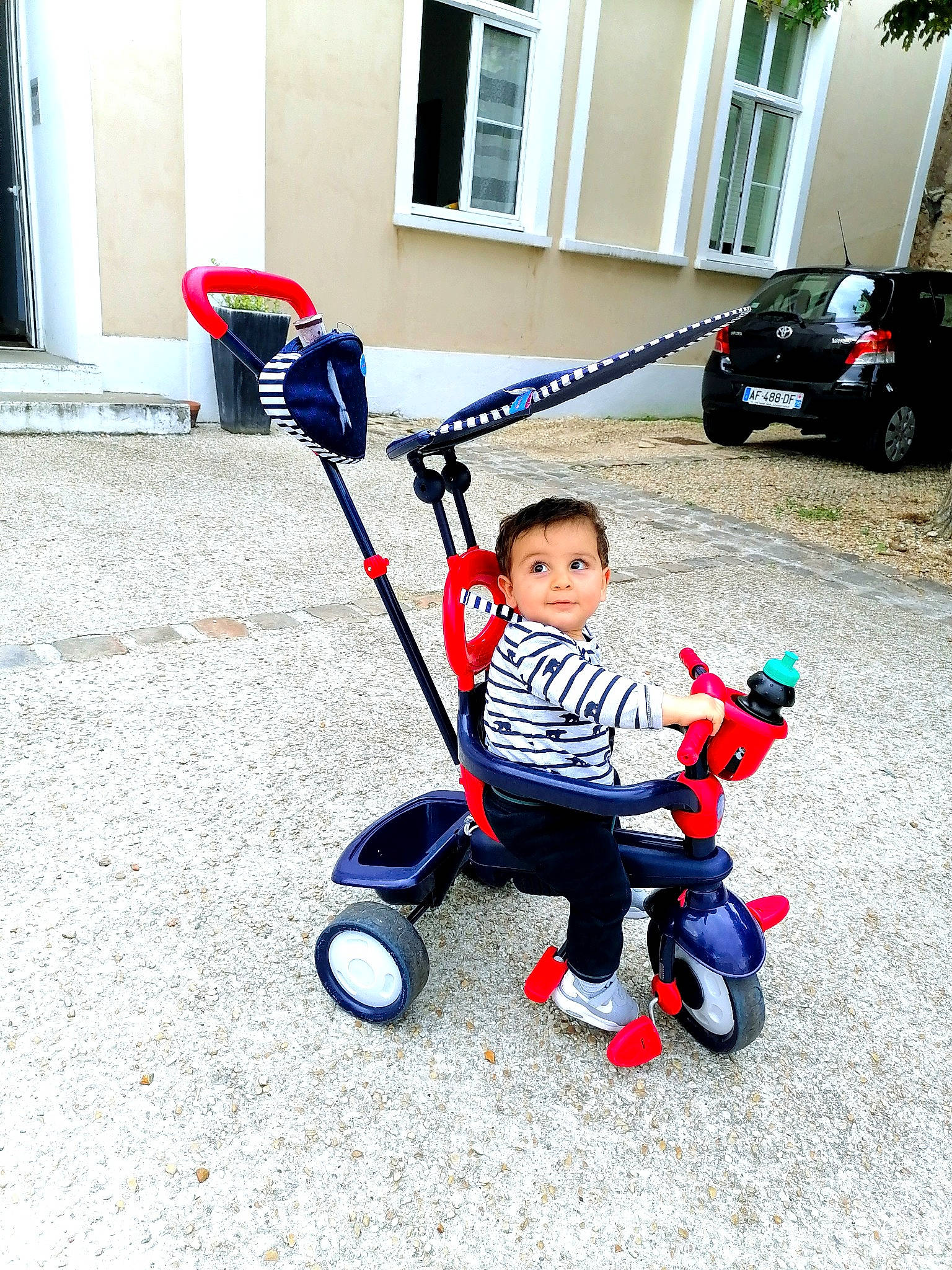 Adam a rejoint le concours — aidez-le/la à gagner de superbes lots ! baby_carriage, baby_products, child, person, play, product, riding_toy, smile, toddler, tricycle, vehicle