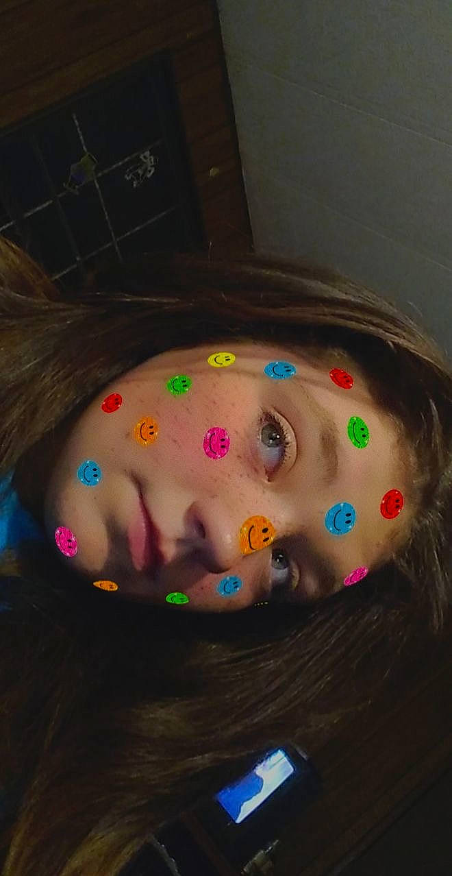 Kayla is registered to the contest to win money with this photo: art, circle, darkness, eyelash, fashion_accessory, flesh, food, fun, glass, nail, paint, person, visual_arts