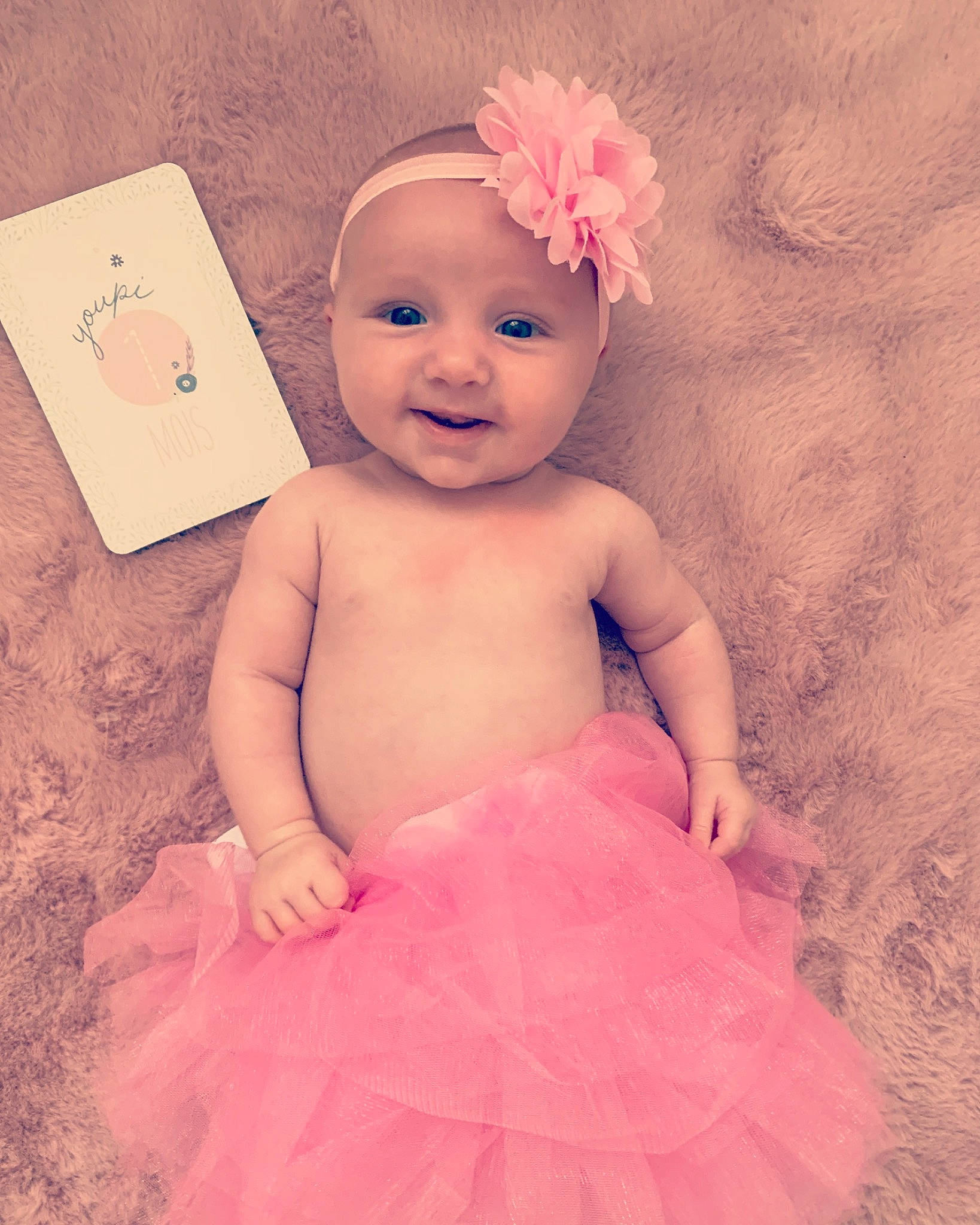 éloane a rejoint le concours — aidez-le/la à gagner de superbes lots ! baby, baby_toddler_clothing, child, day_dress, embellishment, fashion_accessory, fun, hair_accessory, happy, headband, headpiece, headwear, magenta, peach, person, pink, ruffle, skin, sleeve, smile