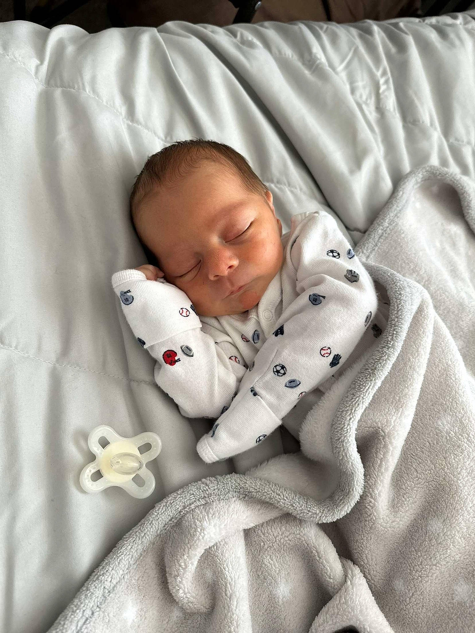Leif is registered to the contest to win money with this photo: baby, baby_products, baby_safety, baby_sleeping, baby_toddler_clothing, bedding, bedtime, carmine, child, comfort, face, linens, nap, pattern, person, product, room, sitting, skin, sleeve