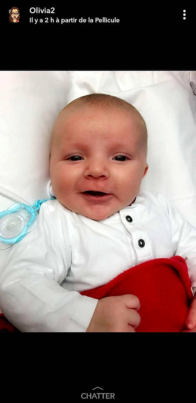 Lyam participe au concours pour gagner de l'argent avec cette photo : cheek, child, day, face, forehead, girl, head, infant, lip, nose, person, photo_caption, portrait_photography, product, skin, smile, toddler