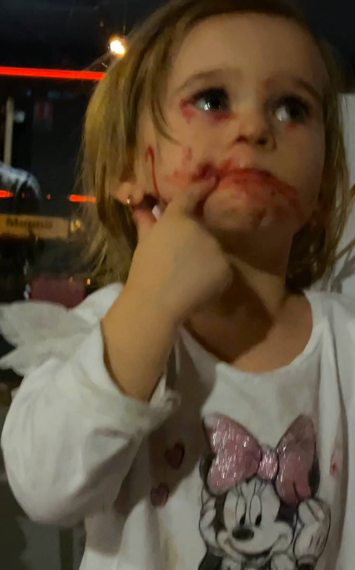 Chéryl participe au concours pour gagner de l'argent avec cette photo : cheek, ear, eye, finger, gesture, hair, hairstyle, happy, head, iris, jaw, lip, mouth, nose, organ, person, skin, sleeve, toddler, tooth