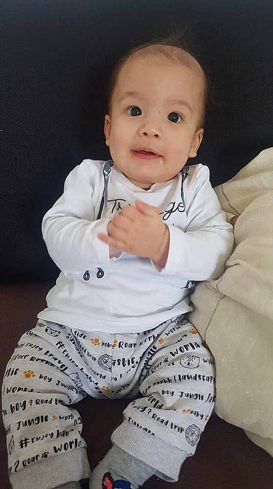 Ilyes a rejoint le concours — aidez-le/la à gagner de superbes lots ! active_pants, baby, baby_toddler_clothing, cheek, child, comfort, cool, ear, mammal, mouth, nightwear, nose, pajamas, person, portrait_photography, product, skin, sleeve, sock, sweatpant