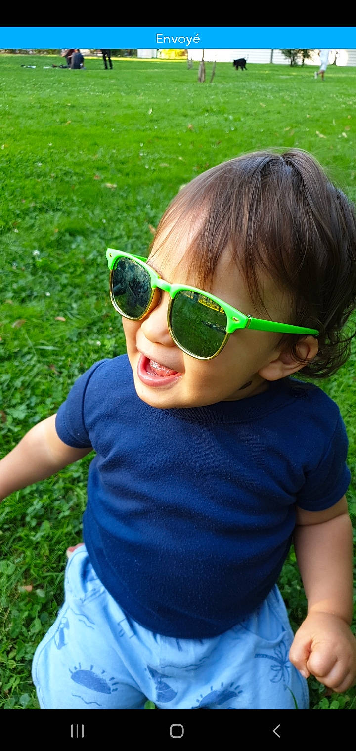 Ilyes a rejoint le concours — aidez-le/la à gagner de superbes lots ! baby_toddler_clothing, cool, ear, eye_glass_accessory, eyewear, glasses, goggles, grass, green, lawn, mouth, person, personal_protective_equipment, summer, sunglasses, t_shirt, toddler, vision_care