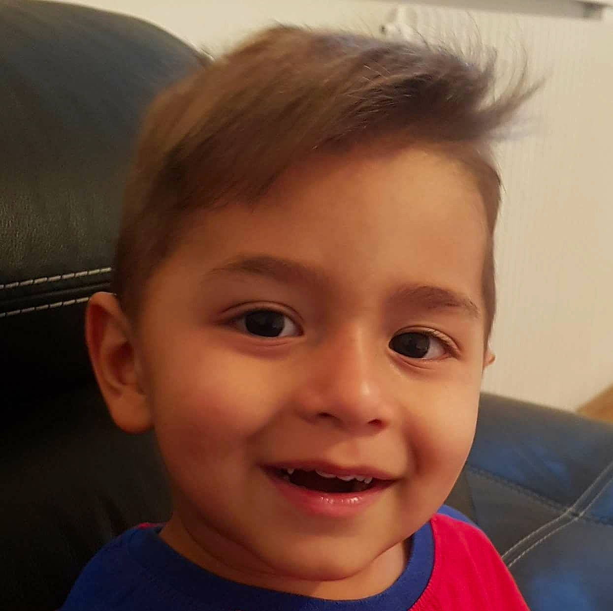 Lyam a rejoint le concours — aidez-le/la à gagner de superbes lots ! baby_toddler_clothing, cheek, child, chin, ear, eye, eyebrow, eyelash, face, forehead, hairstyle, happy, head, iris, jaw, joy, lip, nose, organ, person