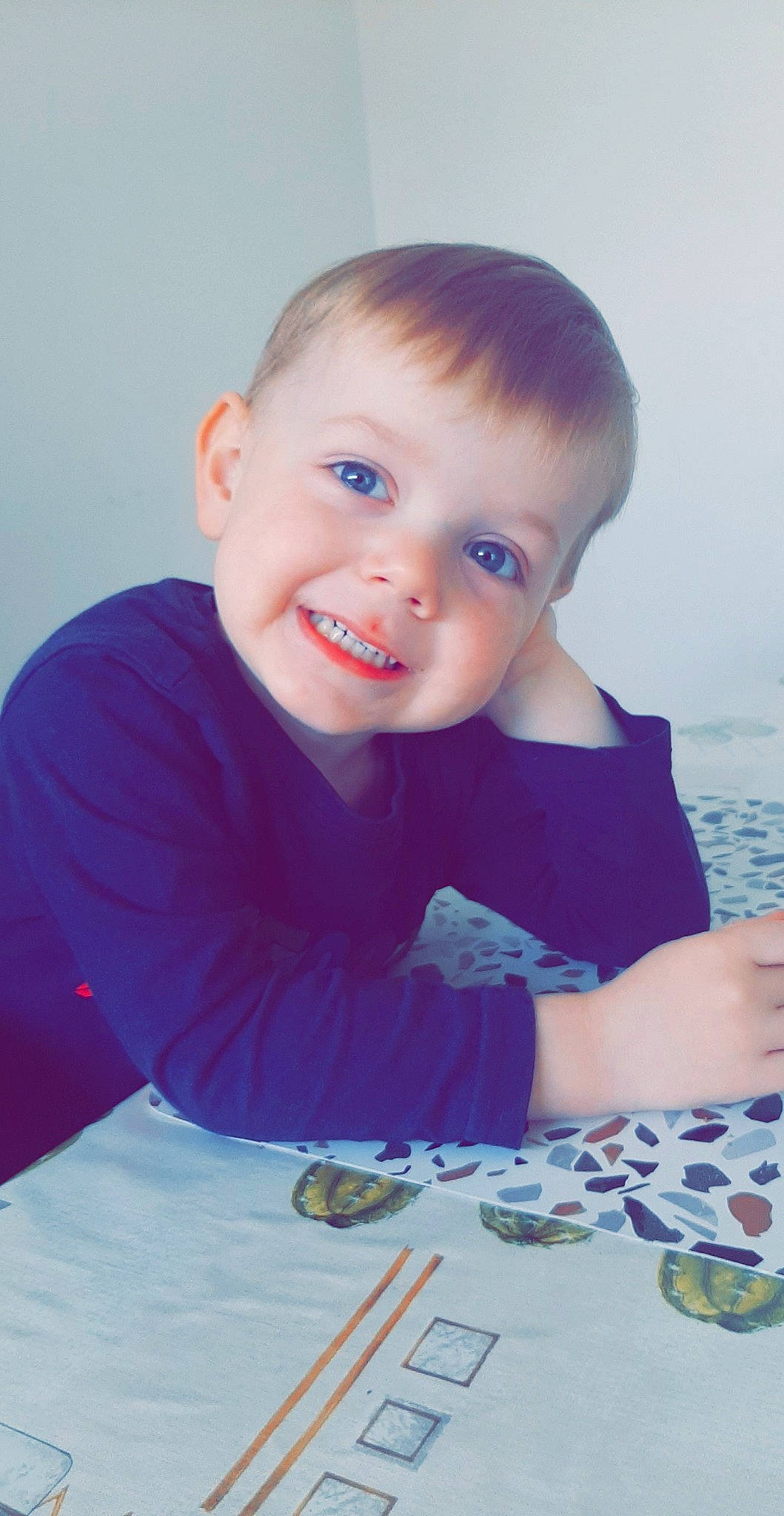 Guillaume a rejoint le concours — aidez-le/la à gagner de superbes lots ! azure, baby_toddler_clothing, blue, cheek, child, electric_blue, flash_photography, fun, happy, head, iris, joy, lip, mouth, nose, person, skin, sleeve, smile, t_shirt