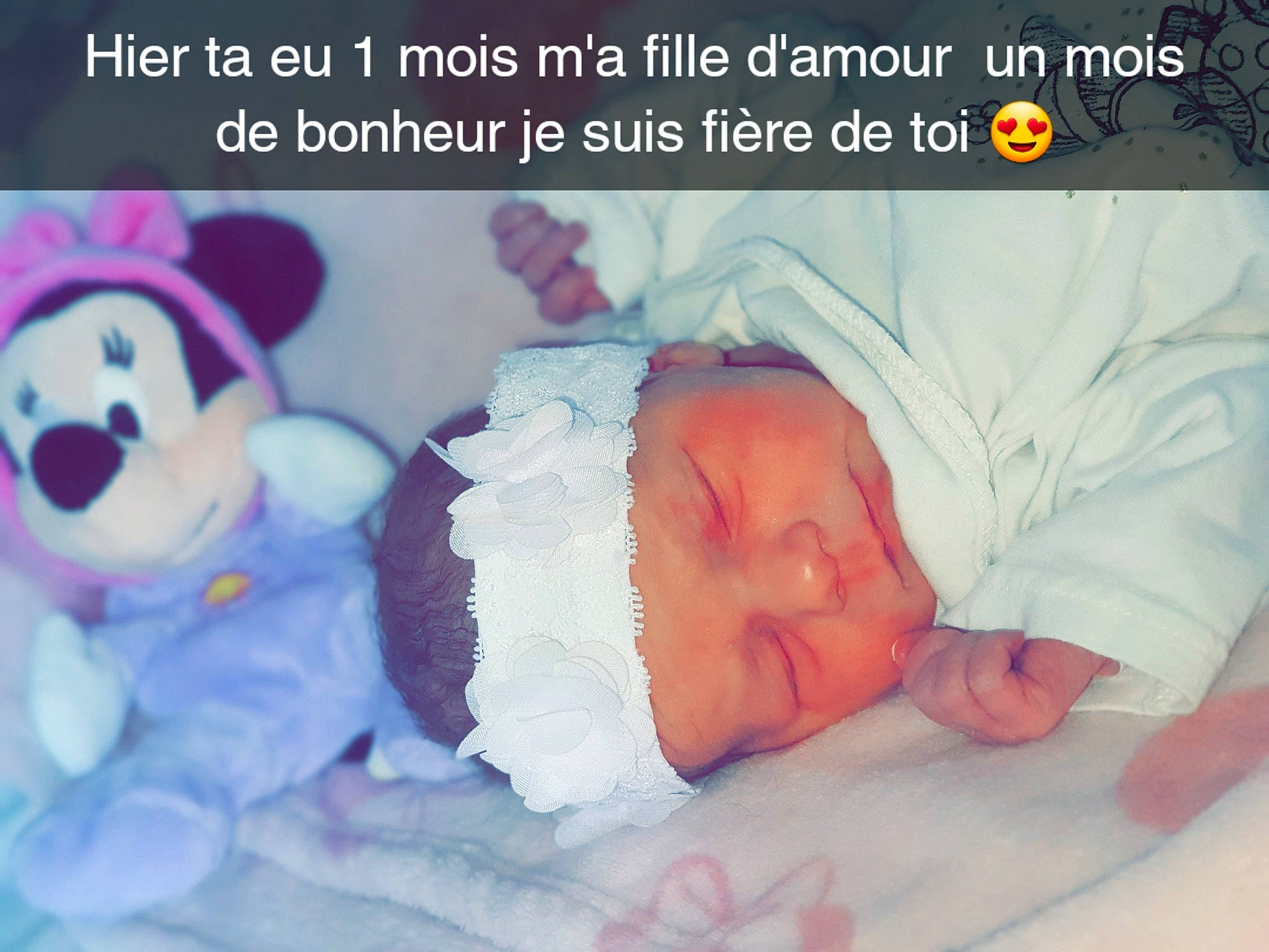 Miia participe au concours pour gagner de l'argent avec cette photo : baby, baby_products, baby_sleeping, baby_toddler_clothing, bedtime, child, comfort, font, happy, head, headwear, human_body, mammal, organism, person, photo_caption, product, stuffed_toy, teddy_bear, toddler