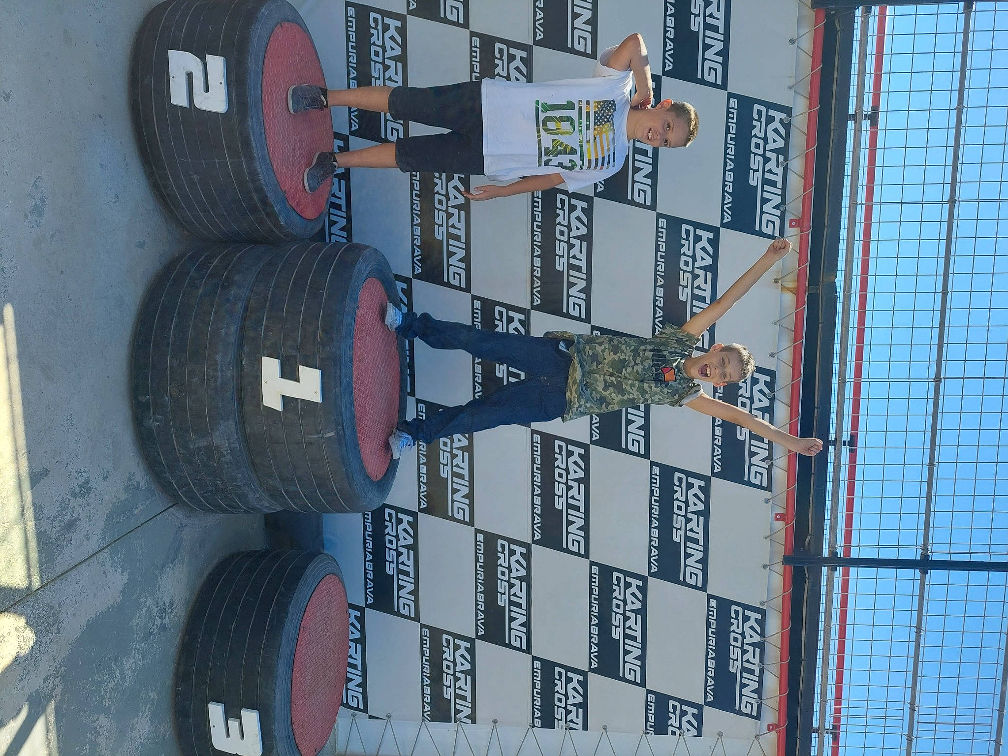 Kevin participe au concours pour gagner de l'argent avec cette photo : auto_part, automotive_design, automotive_exterior, automotive_tire, automotive_wheel_system, blue, building, engineering, facade, font, joy, line, motor_vehicle, person, rim, synthetic_rubber, tire, tire_care, tread, urban_design