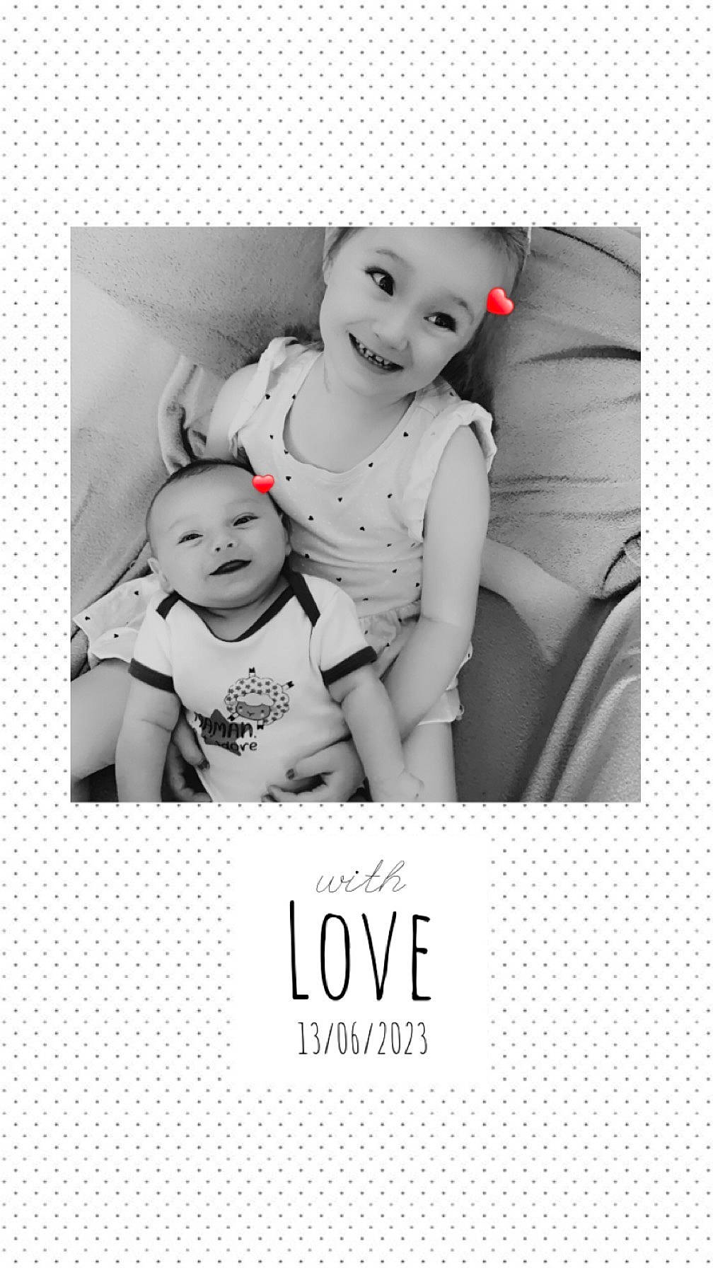 Illona a rejoint le concours — aidez-le/la à gagner de superbes lots ! baby, baby_toddler_clothing, child, comfort, face, facial_expression, flash_photography, font, happy, headwear, joy, monochrome, monochrome_photography, pattern, person, photo_caption, product, publication, room, sleeve