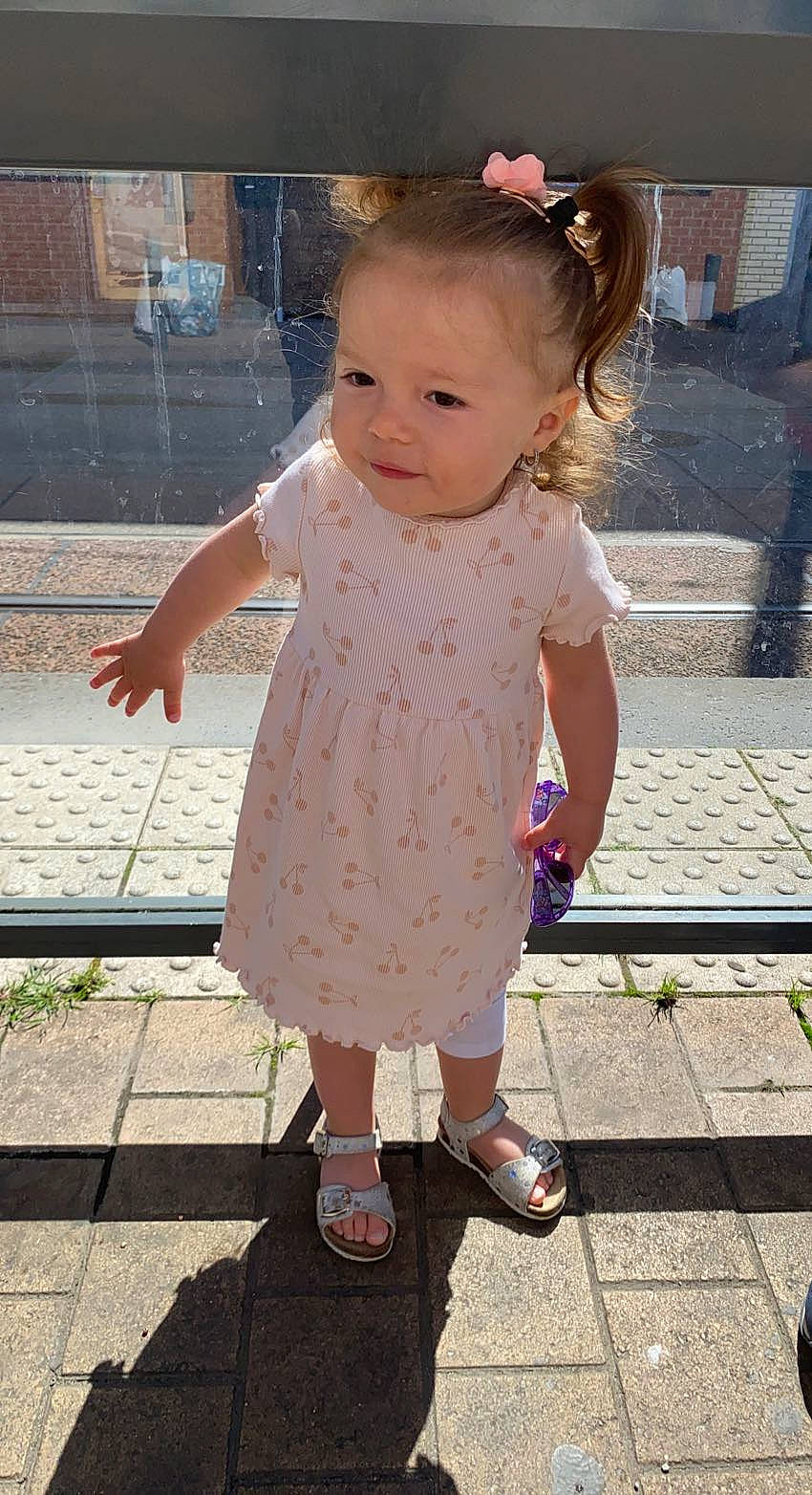 Mélynna participe au concours pour gagner de l'argent avec cette photo : baby, baby_toddler_clothing, child, day_dress, dress, fun, hairstyle, happy, human_leg, joint, magenta, pattern, people, person, pink, sandal, shoulder, sleeve, snapshot, summer