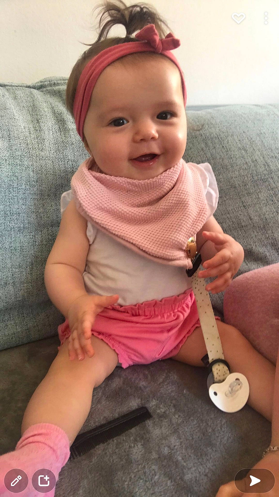 Mélynna participe au concours pour gagner de l'argent avec cette photo : baby, baby_toddler_clothing, cap, cheek, comfort, dress, eye, face, finger, happy, headgear, lip, nose, person, pink, product, skin, sleeve, smile, thumb