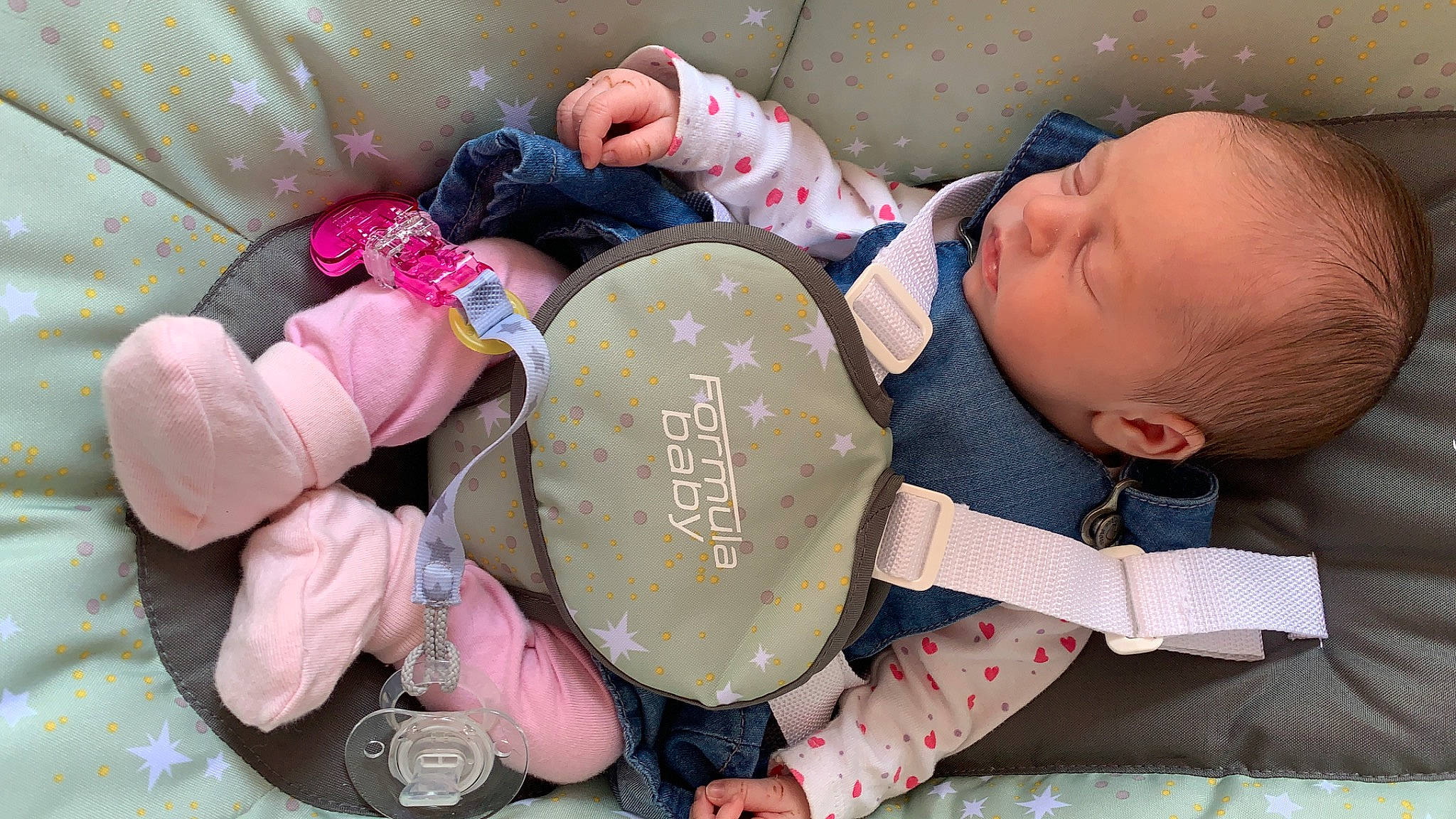 Gabriela participe au concours pour gagner de l'argent avec cette photo : baby, baby_products, child, person, pink, sleep, toddler