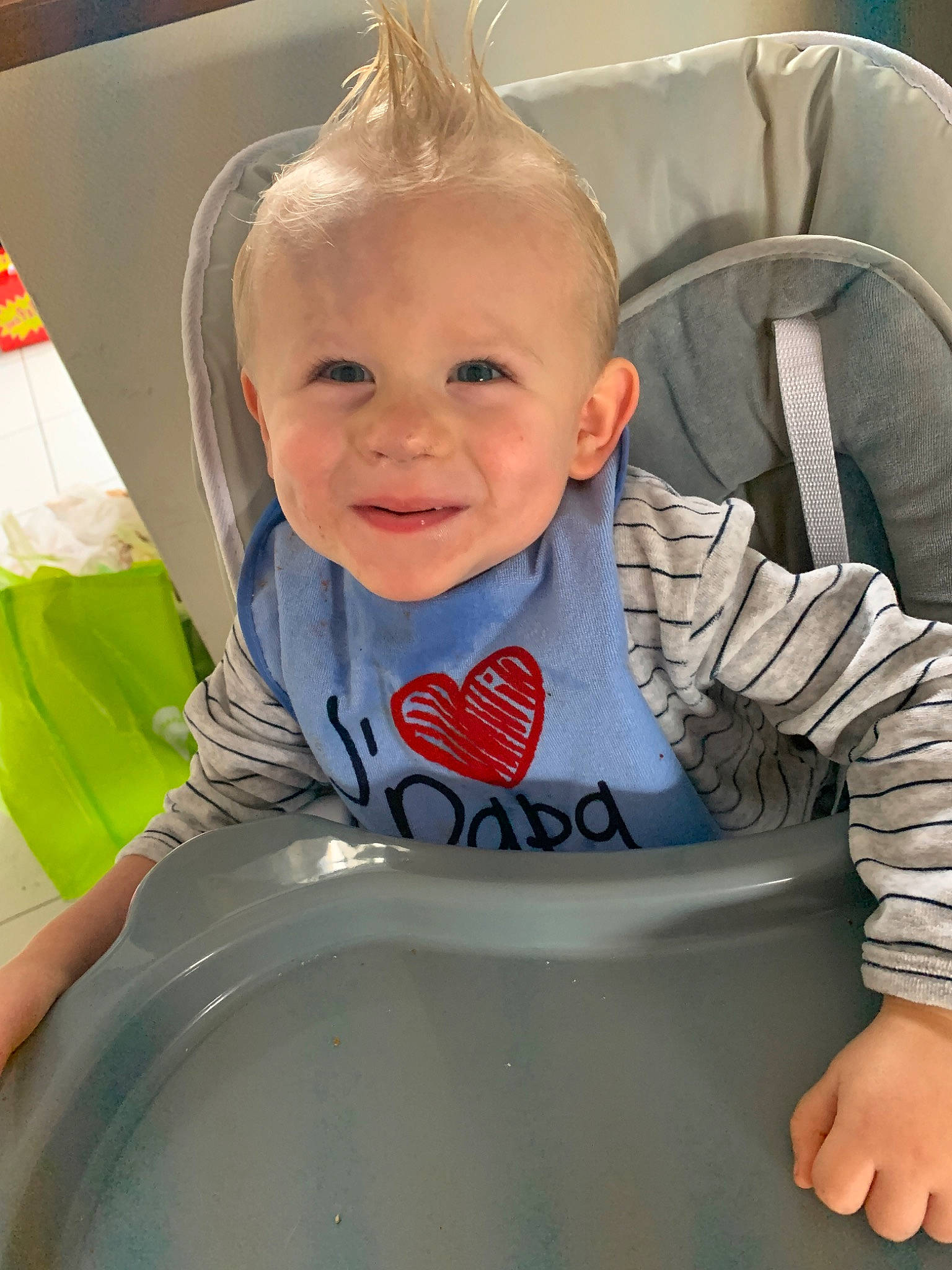 Evann a rejoint le concours — aidez-le/la à gagner de superbes lots ! baby, baby_products, child, person, product, toddler