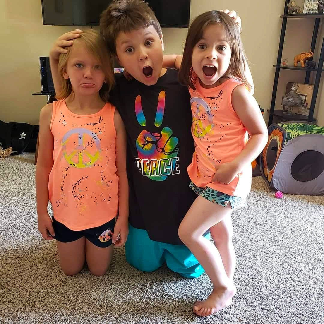 Emmi is registered to the contest to win money with this photo: baby, child, dress, family, fun, happy, head, party, people, person, play, room, sibling, smile, sportswear, summer, surprise, t_shirt, toddler, vacation