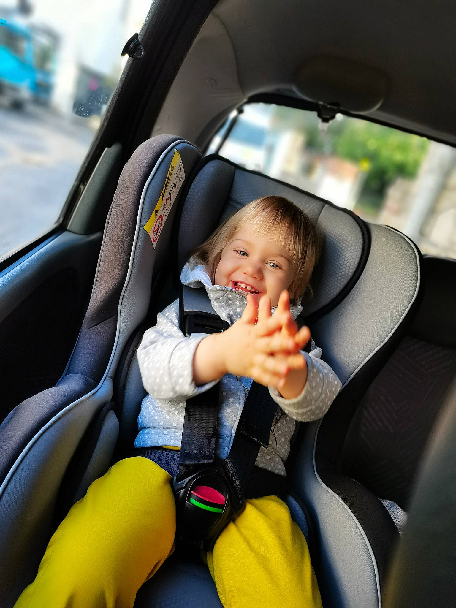 Zoé participe au concours pour gagner de l'argent avec cette photo : auto_part, baby, baby_in_car_seat, car, car_seat, car_seat_cover, child, city_car, driving, family_car, fun, joy, leisure, person, plant, seat_belt, steering_wheel, toddler, vacation, vehicle