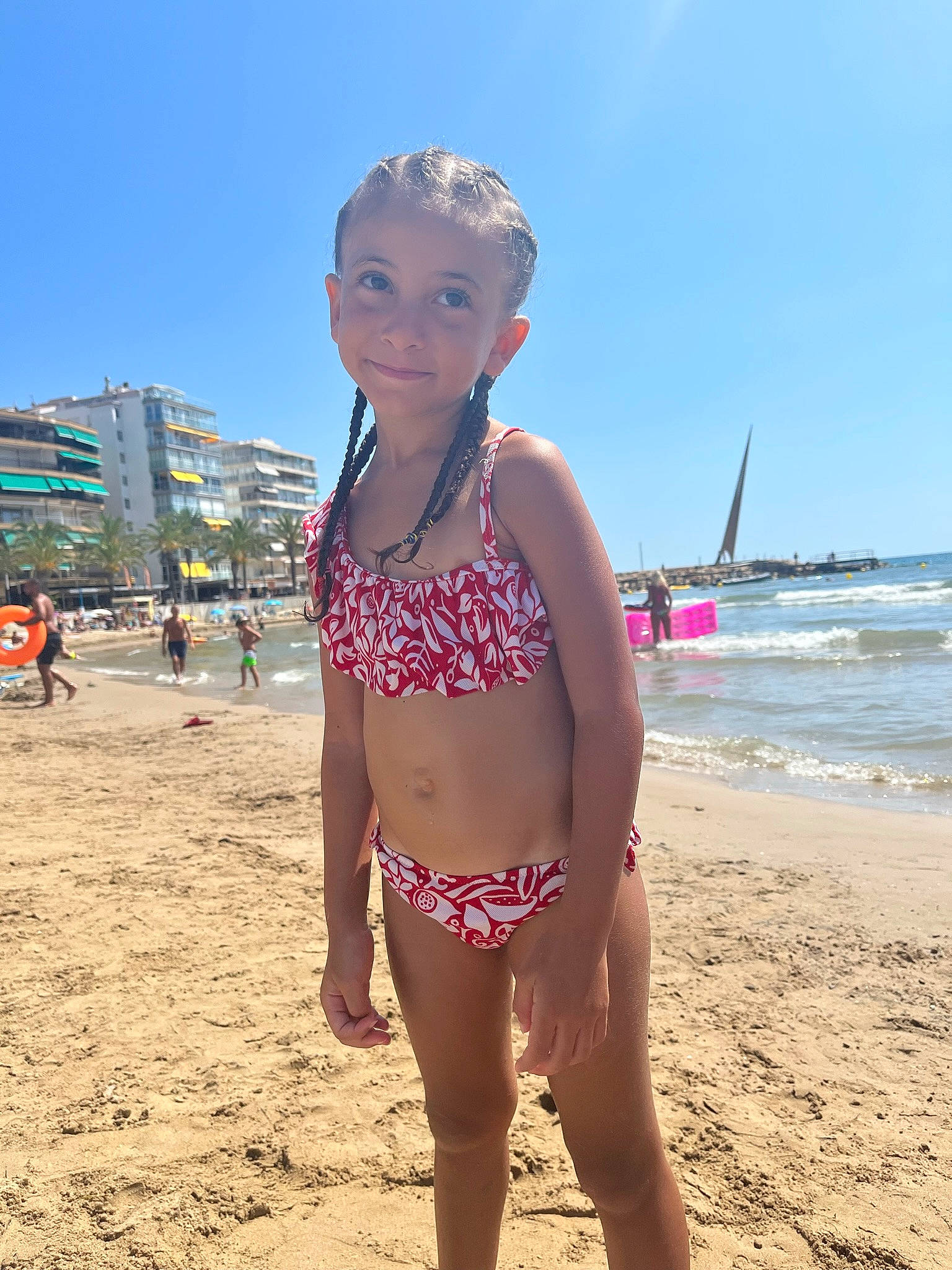 Alia a rejoint le concours — aidez-le/la à gagner de superbes lots ! beach, body_of_water, brassiere, chest, joy, lingerie, lingerie_top, people_on_beach, person, sky, smile, summer, swimsuit_bottom, swimsuit_top, swimwear, thigh, trunk, undergarment, underpants, waist
