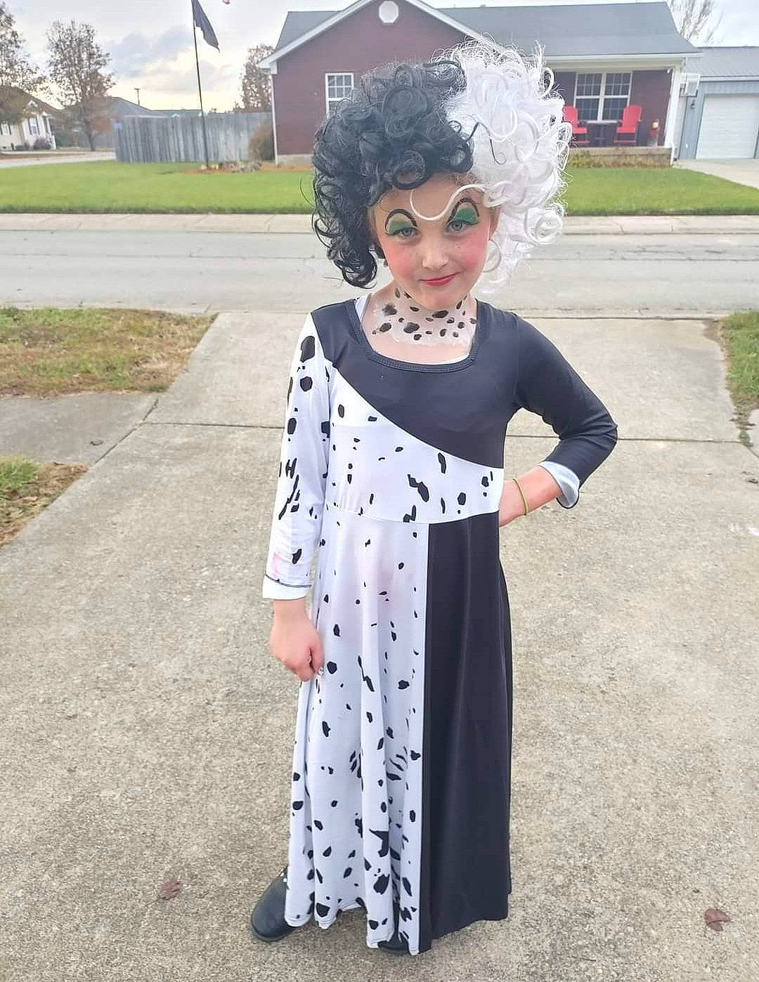 Kaylynn is registered to the contest to win money with this photo: asphalt, day_dress, electric_blue, eyewear, fashion_design, formal_wear, glasses, goggles, grass, headwear, pattern, person, plant, sky, sleeve, smile, sunglasses, textile, tree, vision_care