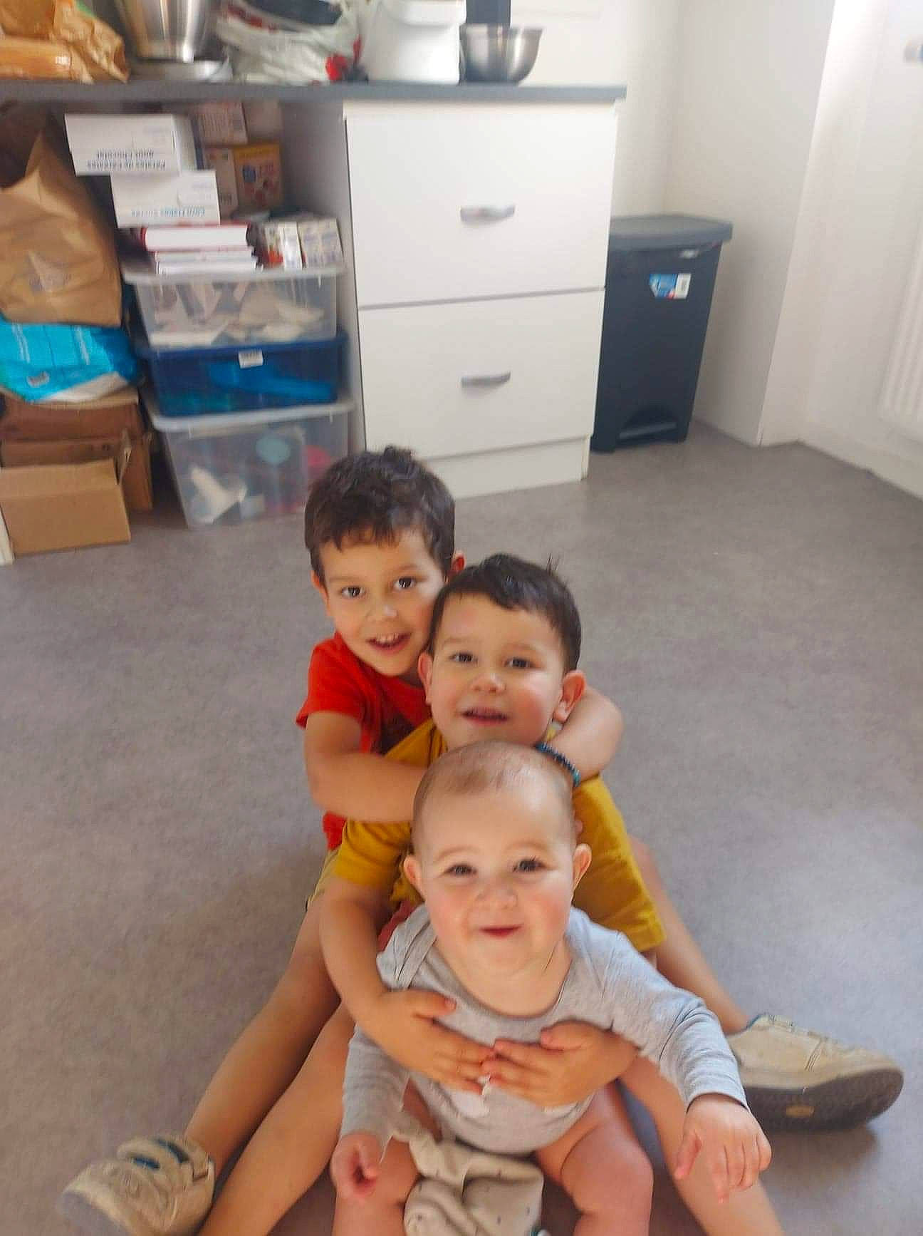 Maïwen a rejoint le concours — aidez-le/la à gagner de superbes lots ! cabinetry, chair, drawer, dresser, floor, flooring, hair, happy, head, human_body, joy, leg, person, photograph, shoe, shorts, smile, sneakers, thigh, toddler