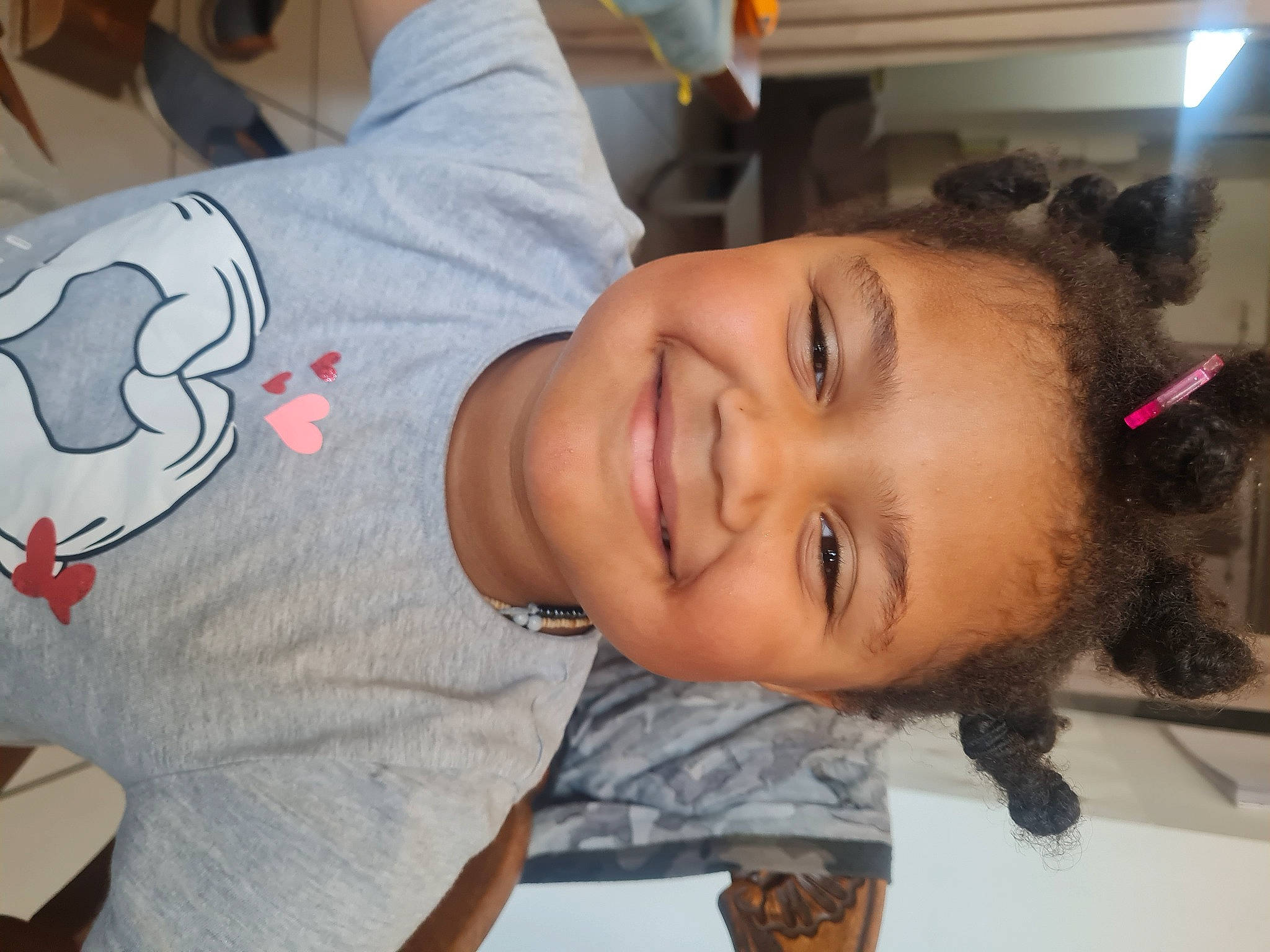 Violette Thehagan participe au concours pour gagner de l'argent avec cette photo : cheek, chin, ear, eye, eyebrow, eyelash, forehead, hair, head, human_body, jaw, joint, joy, lip, mouth, neck, nose, person, shoulder, skin