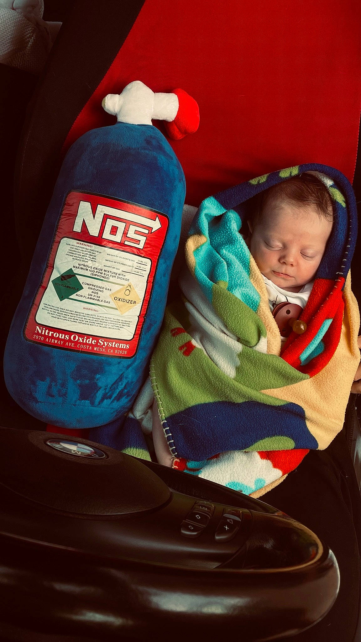 Lia participe au concours pour gagner de l'argent avec cette photo : baby, baby_carriage, baby_products, baby_toddler_clothing, bottle, bottle_cap, car_seat, child, comfort, drink, drinkware, electric_blue, fluid, happy, household_supply, liquid, person, plastic, plastic_bottle, toddler