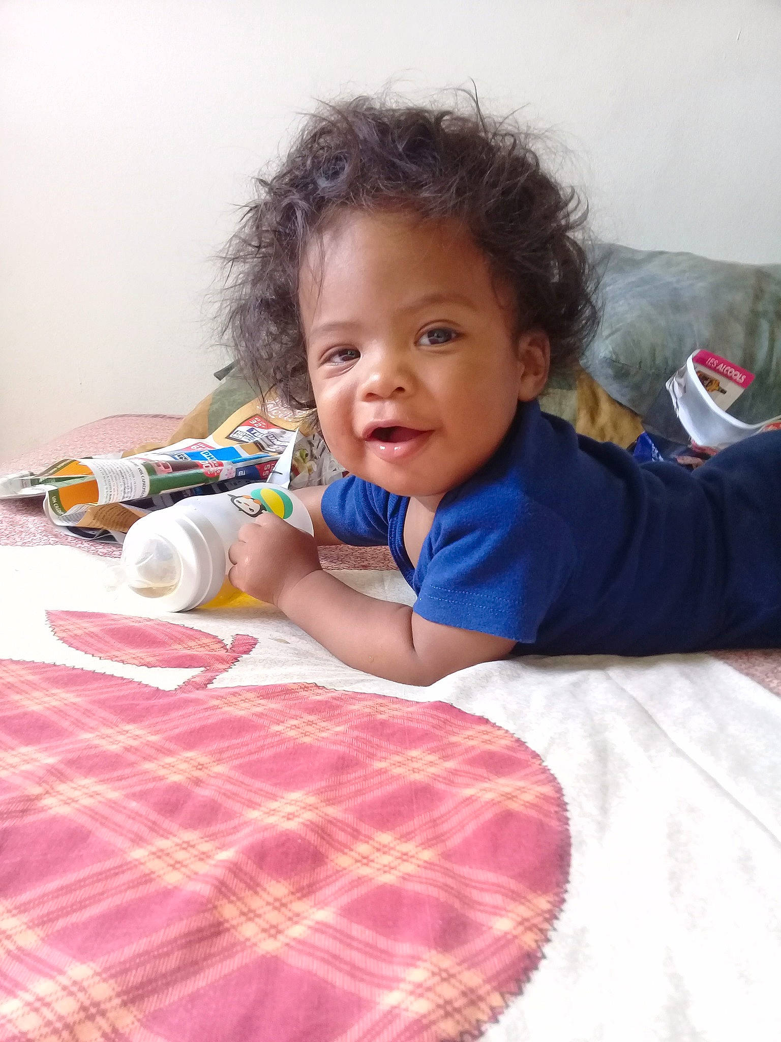 Jahyann participe au concours pour gagner de l'argent avec cette photo : child, fun, girl, infant, person, play, product, sitting, skin, textile, toddler