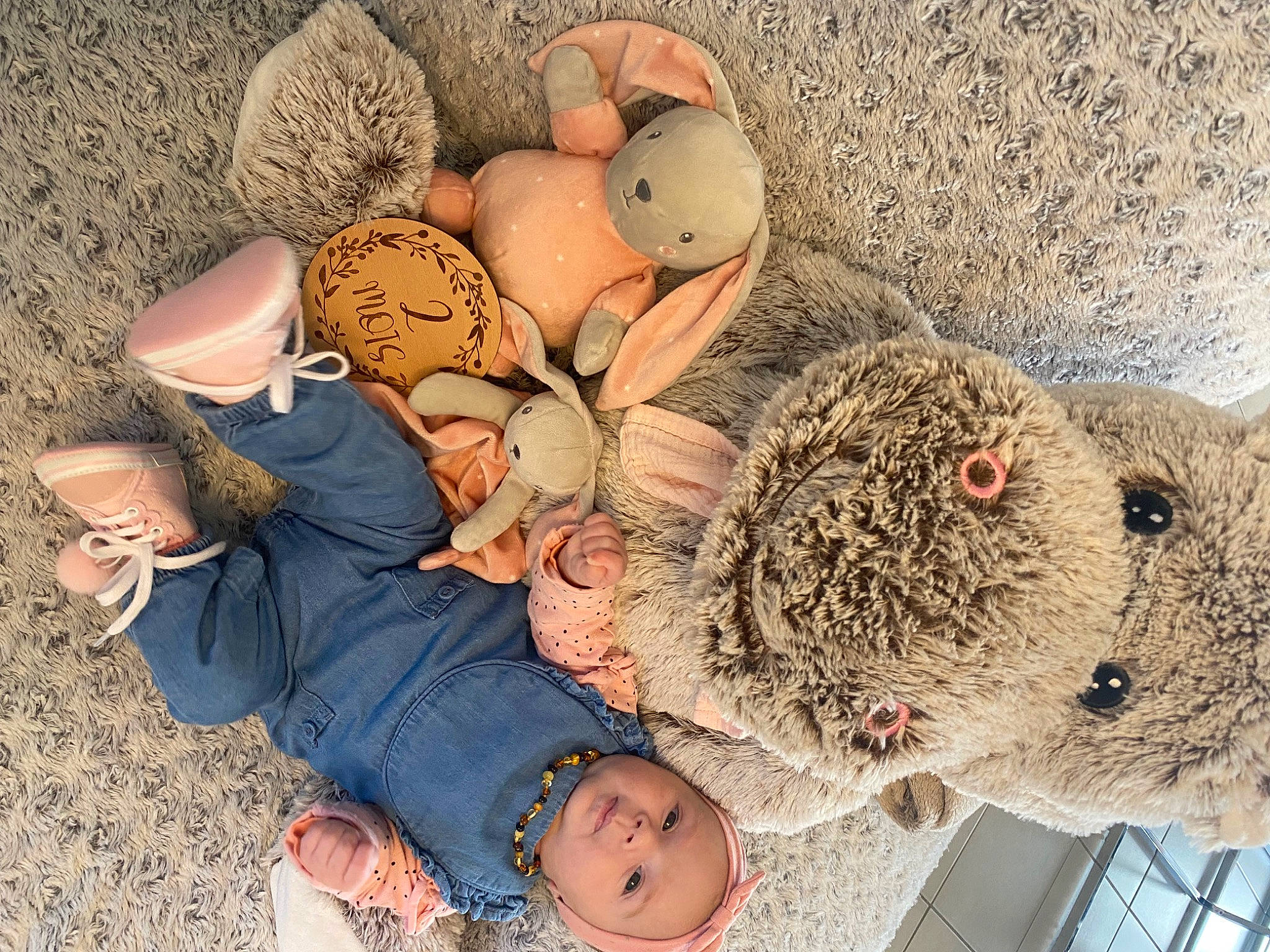 Lyna participe au concours pour gagner de l'argent avec cette photo : art, baby, baby_toddler_clothing, child, comfort, fun, happy, headgear, headwear, mammal, organism, people, people_in_nature, person, plush, stuffed_toy, teddy_bear, textile, toddler, toy