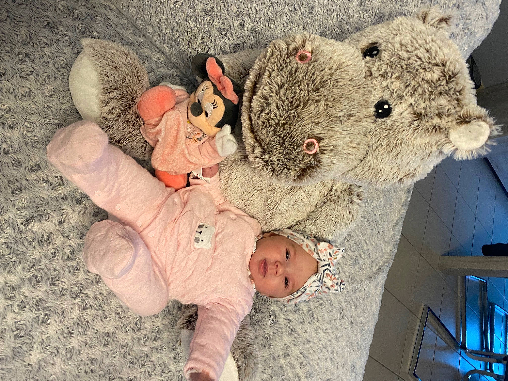 Lyna a rejoint le concours — aidez-le/la à gagner de superbes lots ! art, baby, baby_toddler_clothing, baby_toys, child, comfort, foot, fun, fur, head, headwear, human_body, nose, person, plush, room, stuffed_toy, teddy_bear, textile, toddler
