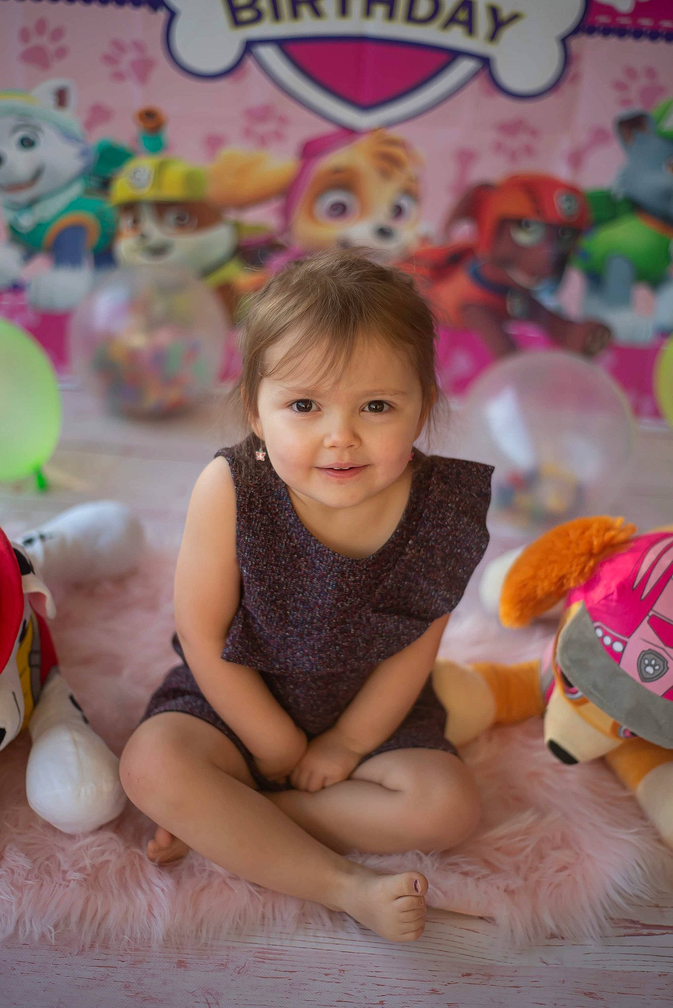 Jade participe au concours pour gagner de l'argent avec cette photo : adaptation, art, baby, baby_toddler_clothing, child, event, fun, happy, leisure, party, person, pink, play, purple, room, sitting, skin, smile, toddler, toy