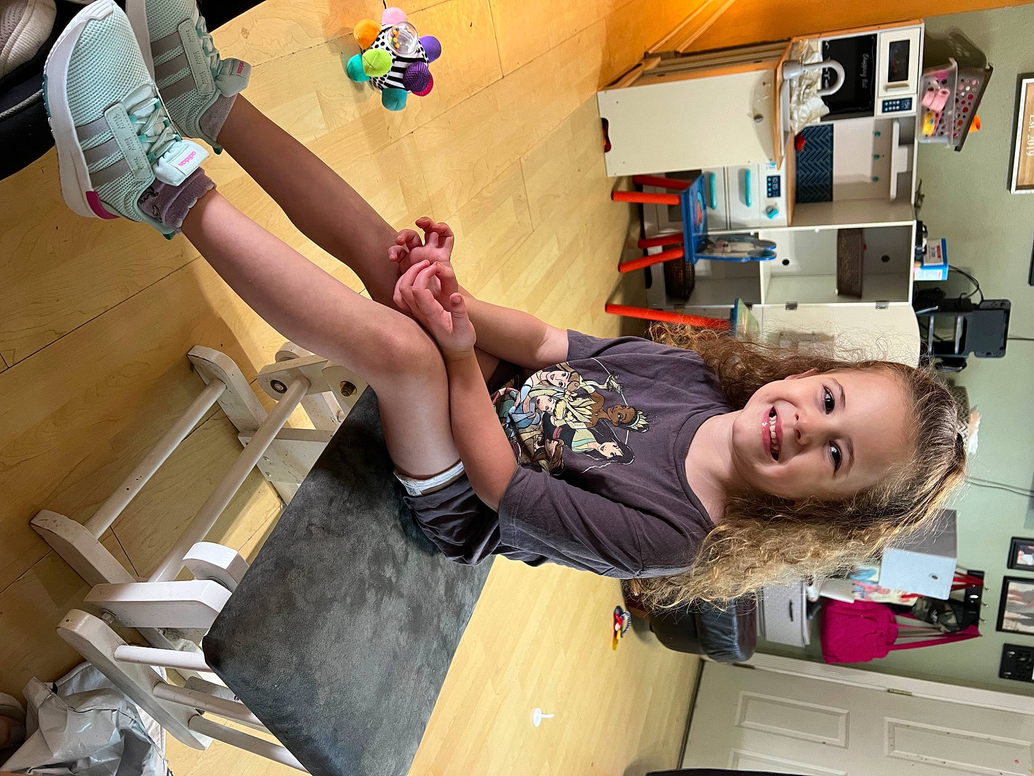 Zoey is registered to the contest to win money with this photo: child, elbow, flesh, fun, gesture, happy, human_leg, joy, knee, leg, person, room, shelf, shelving, shorts, shoulder, smile, t_shirt, thigh, toddler