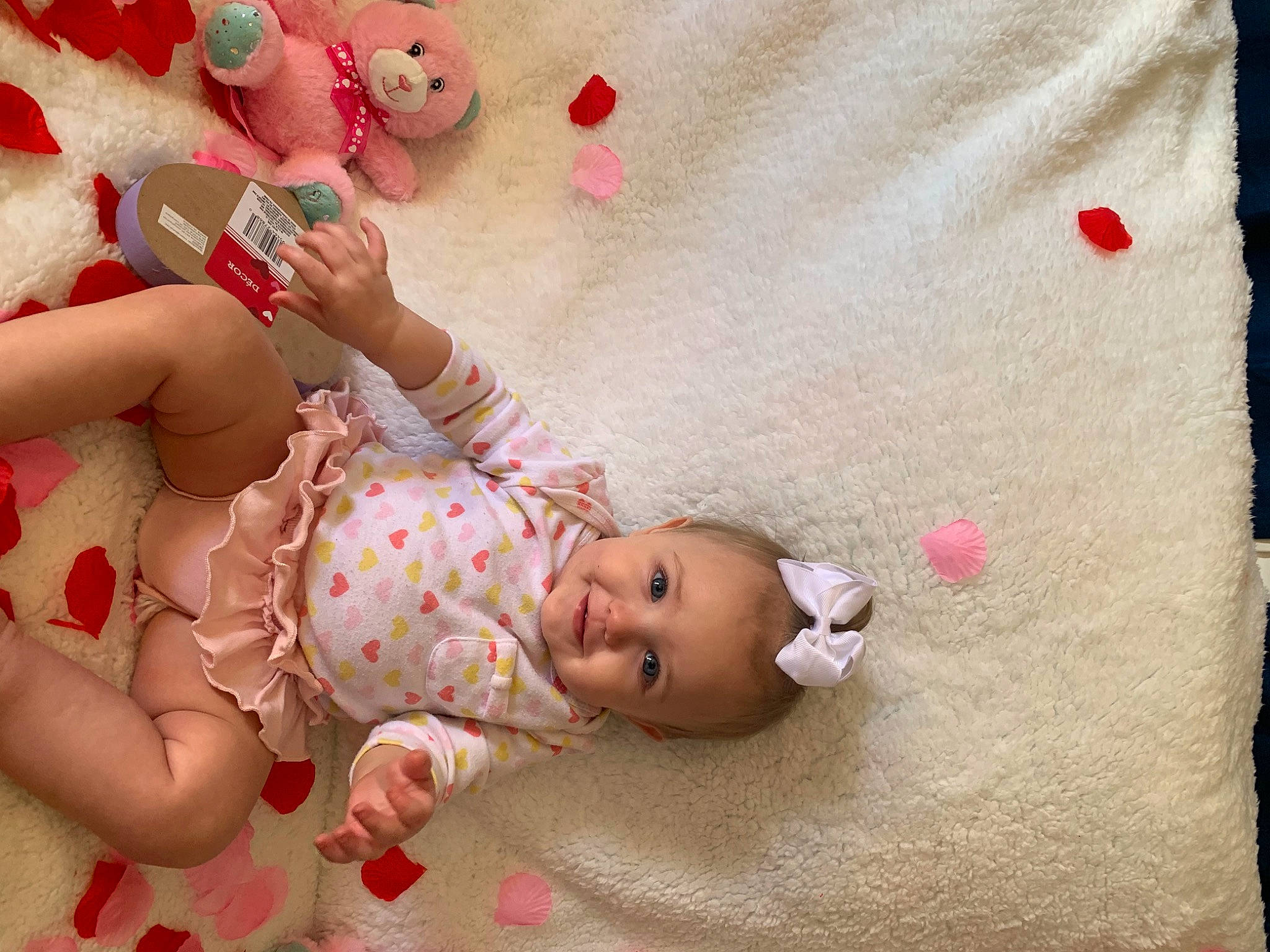 Nova is registered to the contest to win money with this photo: baby, baby_products, baby_sleeping, baby_toddler_clothing, barefoot, cheek, child, comfort, finger, foot, hand, happy, headgear, human_leg, joy, linens, nail, person, pink, skin