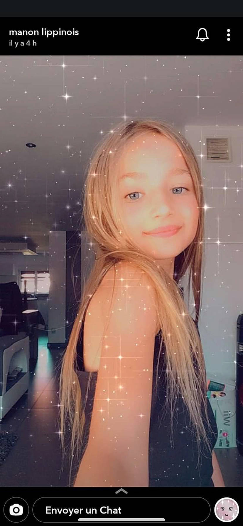 Manon a rejoint le concours — aidez-le/la à gagner de superbes lots ! blond, brown_hair, electric_blue, eye, eyebrow, eyelash, fashion, fashion_design, flash_photography, fun, hairstyle, joy, layered_hair, lip, long_hair, magenta, person, shoulder, skin, smile