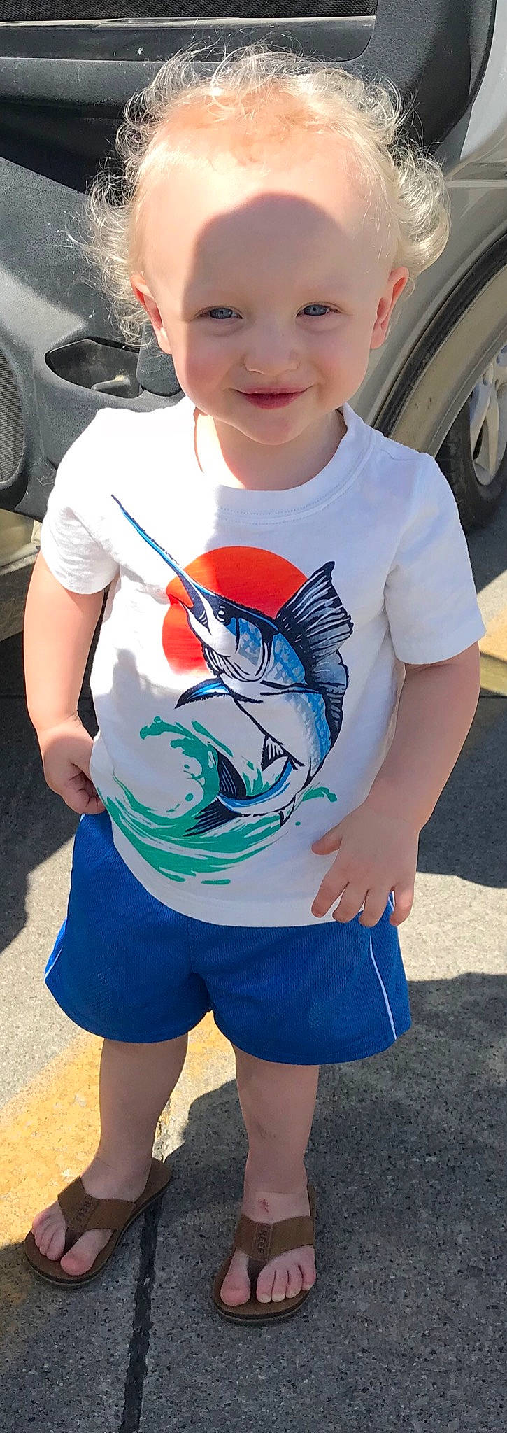 Kalel is registered to the contest to win money with this photo: blue, cool, electric_blue, fish, person, sleeve, t_shirt, top