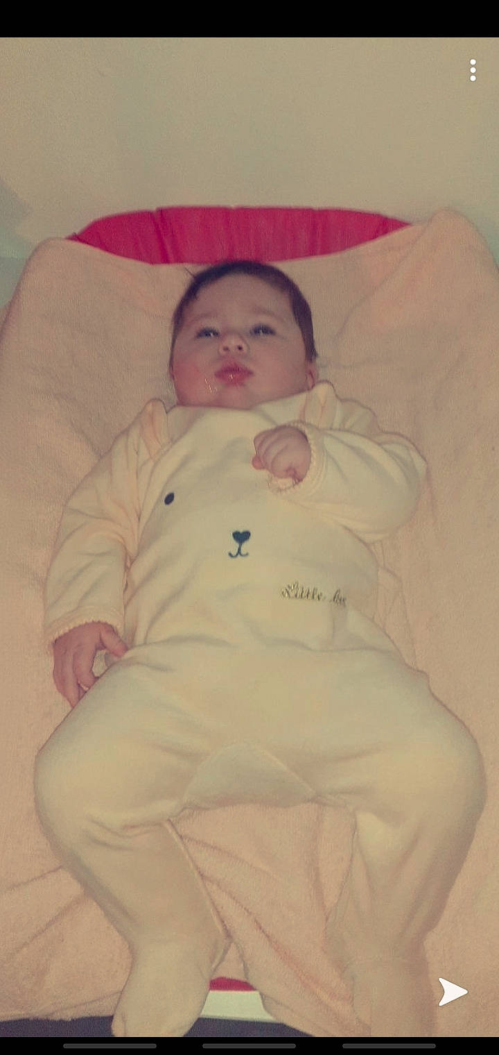 Rebeka a rejoint le concours — aidez-le/la à gagner de superbes lots ! baby, cheek, child, person