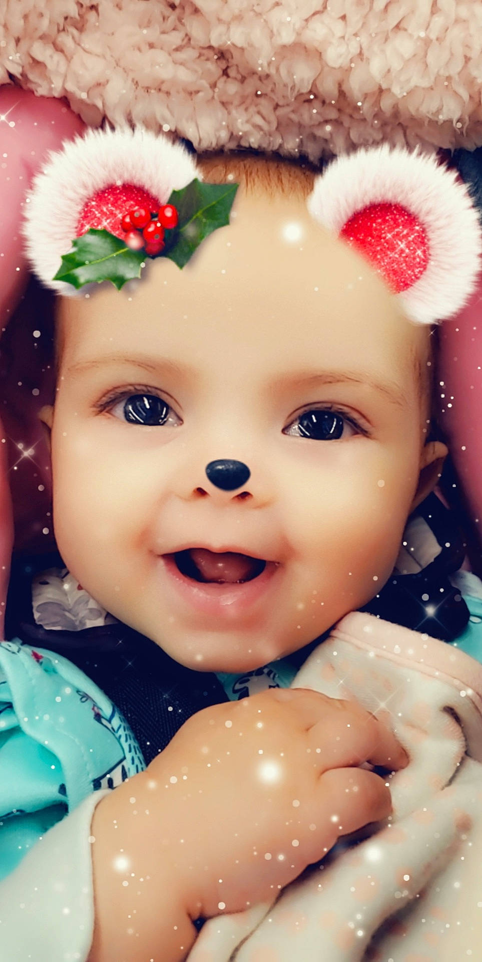 Isabelle is registered to the contest to win money with this photo: baby, baby_laughing, baby_toddler_clothing, cheek, child, christmas, costume_accessory, facial_expression, hair_accessory, happy, head, headwear, iris, laugh, lip, mouth, person, pleased, polka_dot, skin