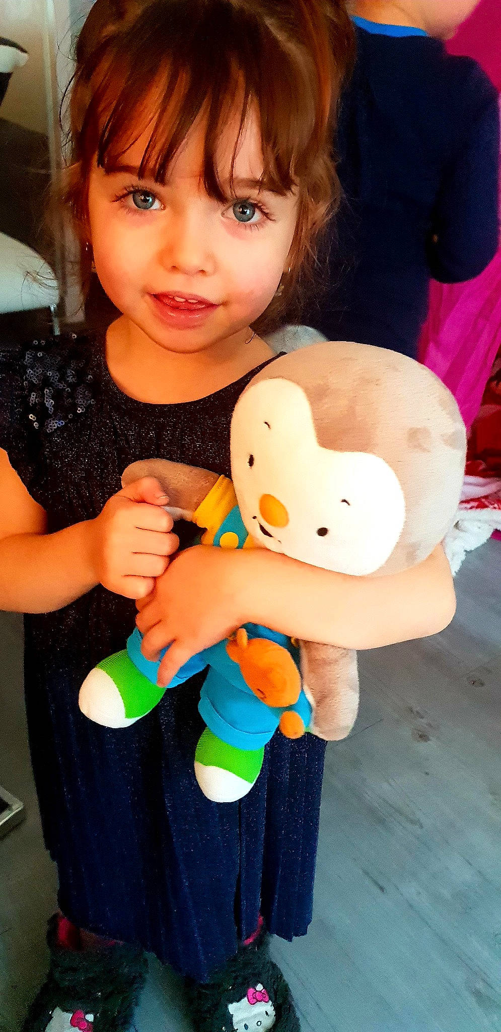 Cassidy a rejoint le concours — aidez-le/la à gagner de superbes lots ! child, person, play, plush, stuffed_toy, teddy_bear, toddler, toy