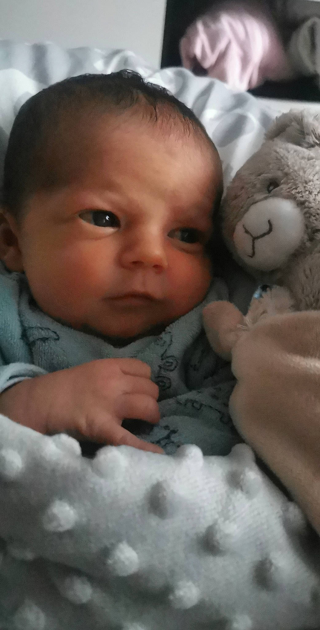 Juanito participe au concours pour gagner de l'argent avec cette photo : arm, baby, baby_toddler_clothing, cheek, comfort, finger, gesture, hand, happy, iris, lip, mammal, mouth, nose, person, product, skin, textile, thumb, vertebrate