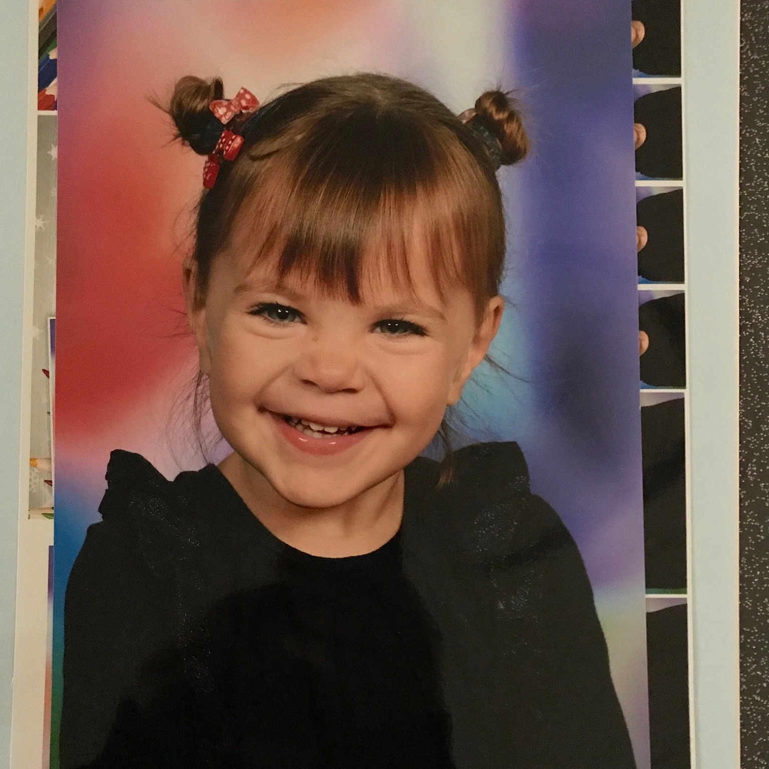 Tina participe au concours pour gagner de l'argent avec cette photo : art, child, facial_expression, forehead, fun, girl, hairstyle, joy, person, picture_frame, portrait, smile, snapshot, toddler
