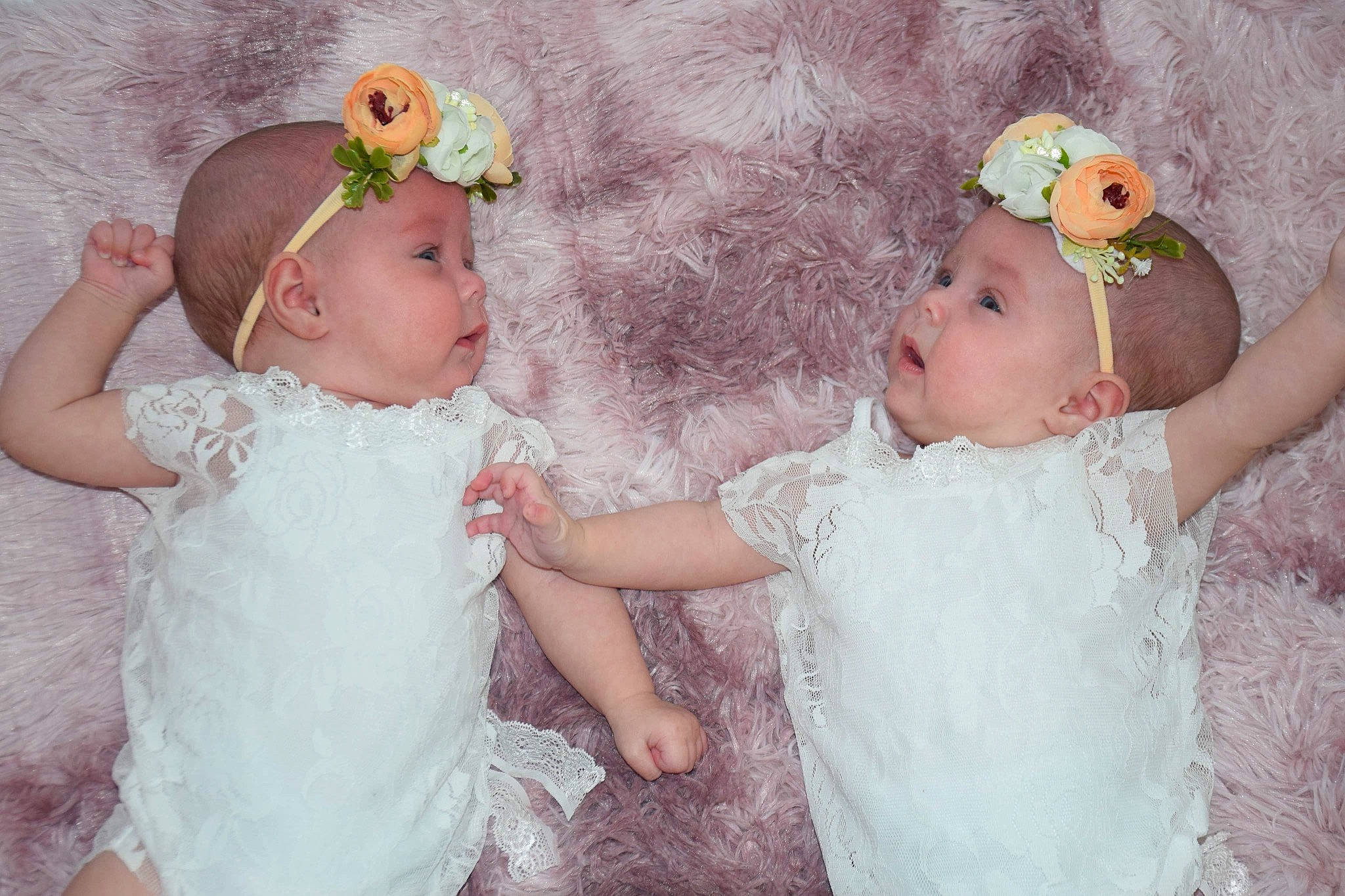 Emy Emma a rejoint le concours — aidez-le/la à gagner de superbes lots ! baby, baby_toddler_clothing, cheek, ear, embellishment, eye, eyebrow, eyelash, face, facial_expression, flash_photography, gesture, happy, head, headgear, headwear, iris, person, pink, skin