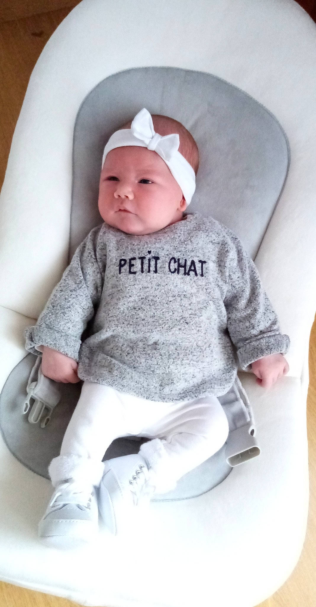 Mia a rejoint le concours — aidez-le/la à gagner de superbes lots ! baby, baby_products, baby_sleeping, baby_toddler_clothing, child, headwear, person, product, sleeve, toddler