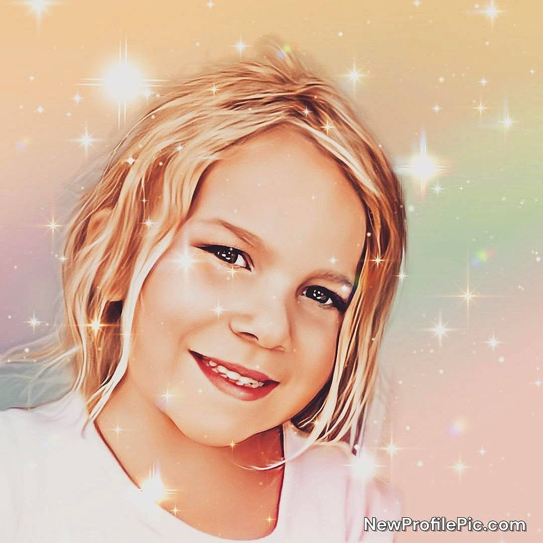 Lily-rose a rejoint le concours — aidez-le/la à gagner de superbes lots ! blond, brown_hair, cg_artwork, cheek, eye, eyelash, fashion_accessory, flash_photography, hair_coloring, happy, iris, joy, layered_hair, lip, lipstick, long_hair, makeover, people_in_nature, person, smile