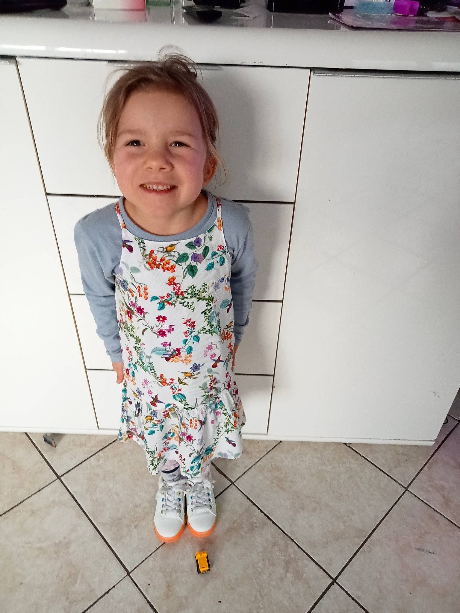 Lily-rose a rejoint le concours — aidez-le/la à gagner de superbes lots ! baby_toddler_clothing, cabinetry, child, clothing, countertop, floor, flooring, happy, home_appliance, human_leg, joint, joy, kitchen, kitchen_appliance, leg, pattern, person, sleeve, smile, standing