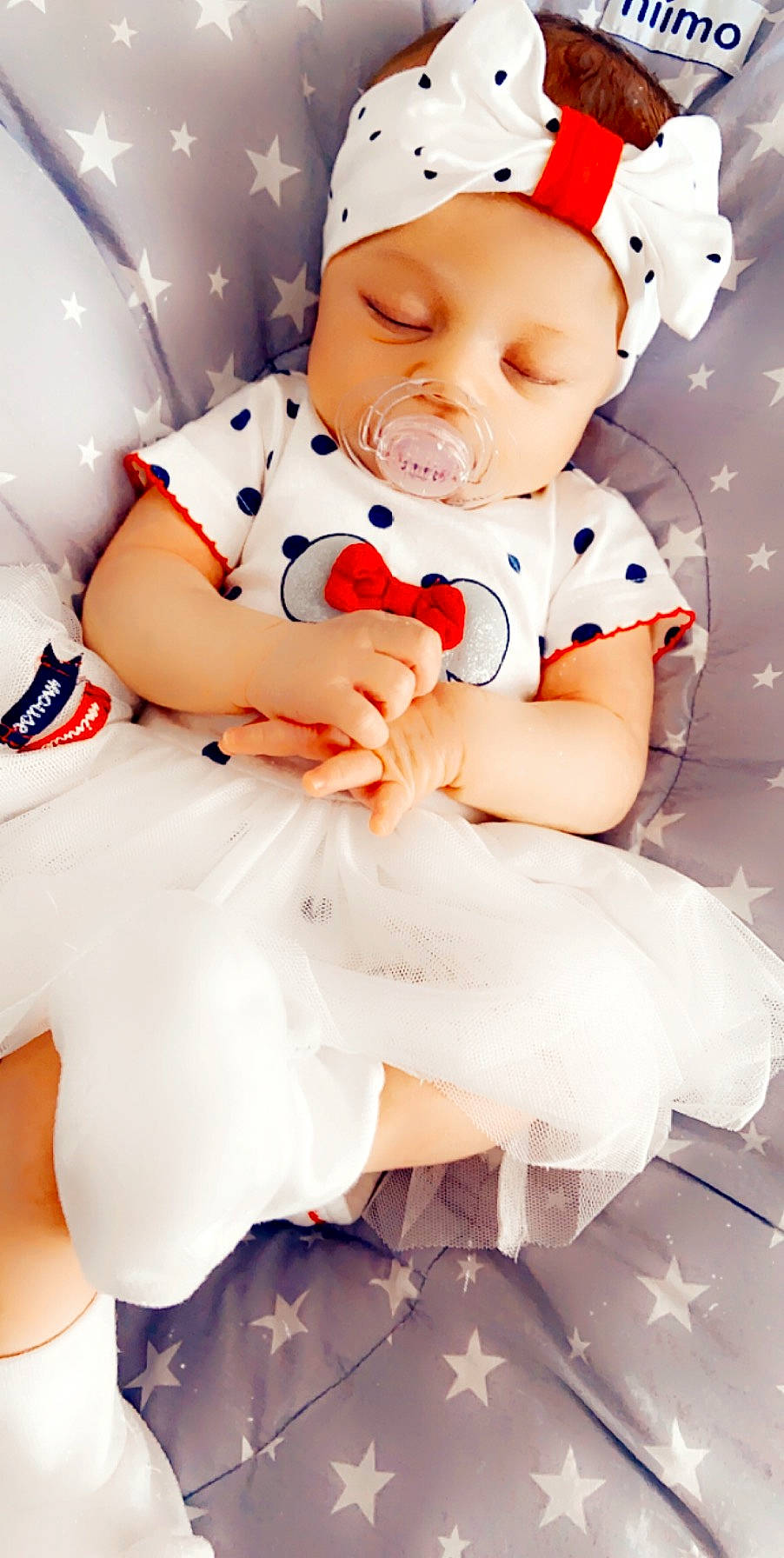 Isys a rejoint le concours — aidez-le/la à gagner de superbes lots ! baby, cheek, child, happy, headwear, illustration, person, smile, toddler