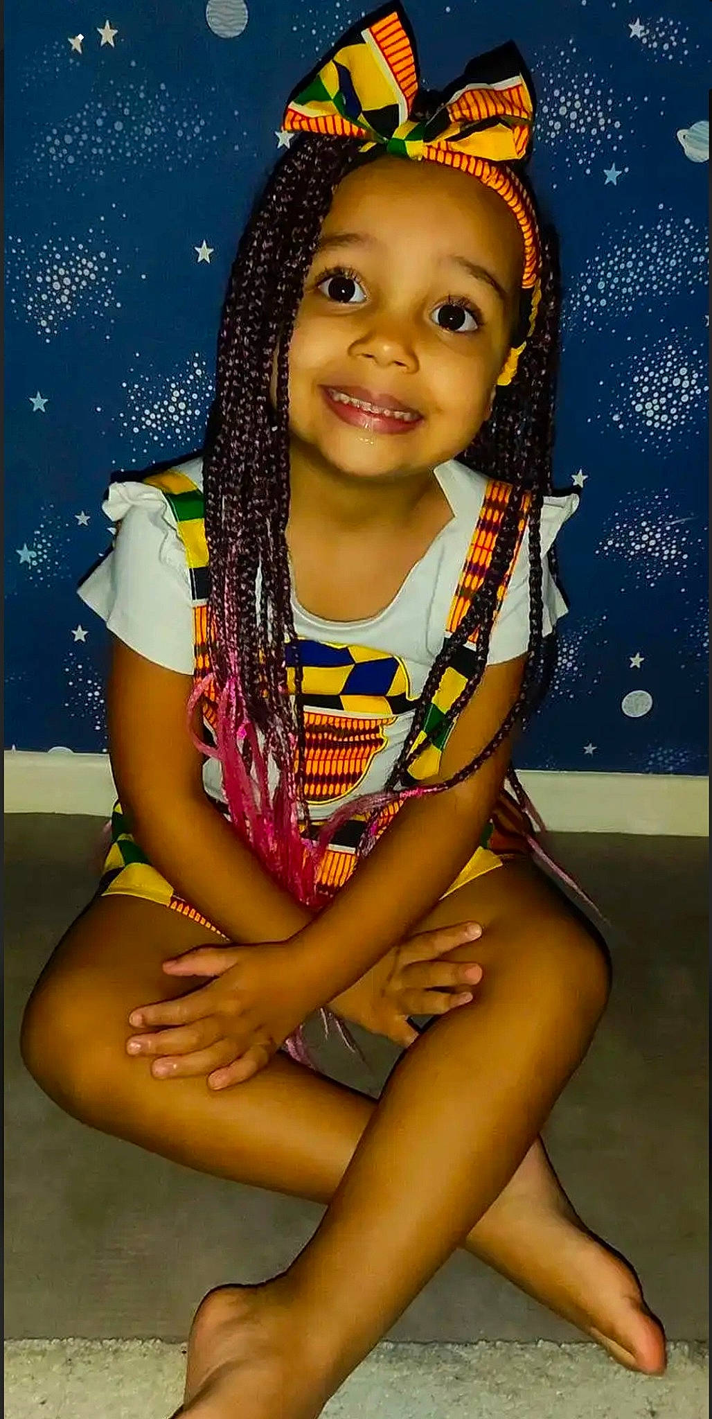 Mila participe au concours pour gagner de l'argent avec cette photo : black_hair, cheek, chest, child, eye, eyelash, face, flash_photography, fun, happy, human_leg, iris, joy, leisure, lip, people_in_nature, person, smile, thigh, toddler