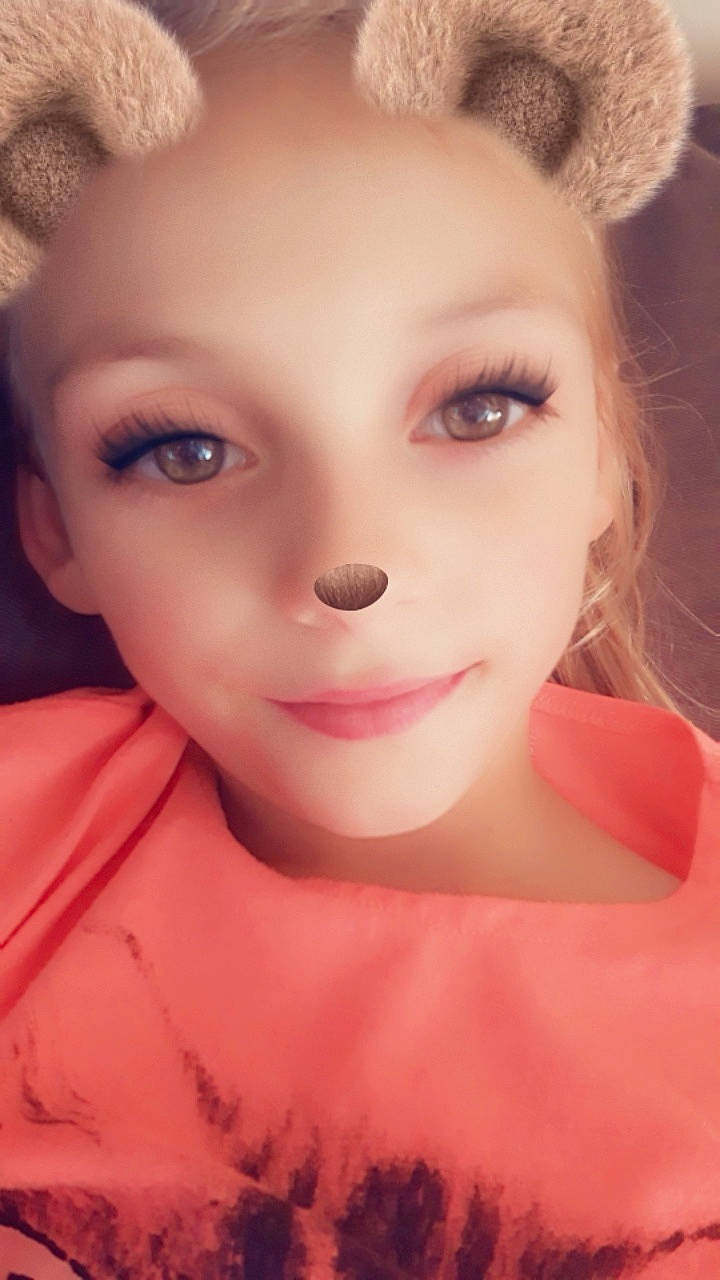 Séréna participe au concours pour gagner de l'argent avec cette photo : beauty, blond, cheek, chin, close_up, ear, eye, eyebrow, eyelash, face, forehead, hair, hairstyle, head, lip, nose, organ, person, pink, selfie