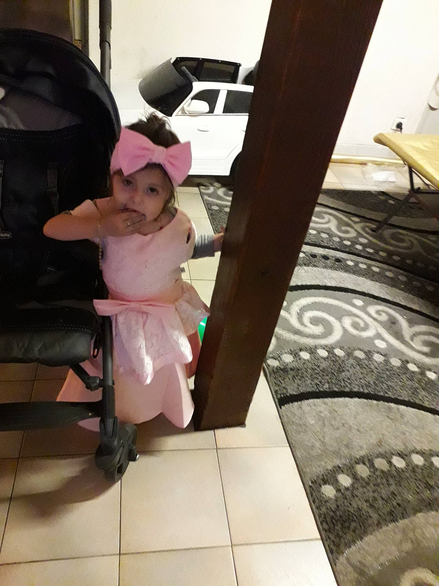 Aurélie a rejoint le concours — aidez-le/la à gagner de superbes lots ! finger, floor, flooring, girl, headwear, leg, mammal, person, product, skin, thigh, toddler