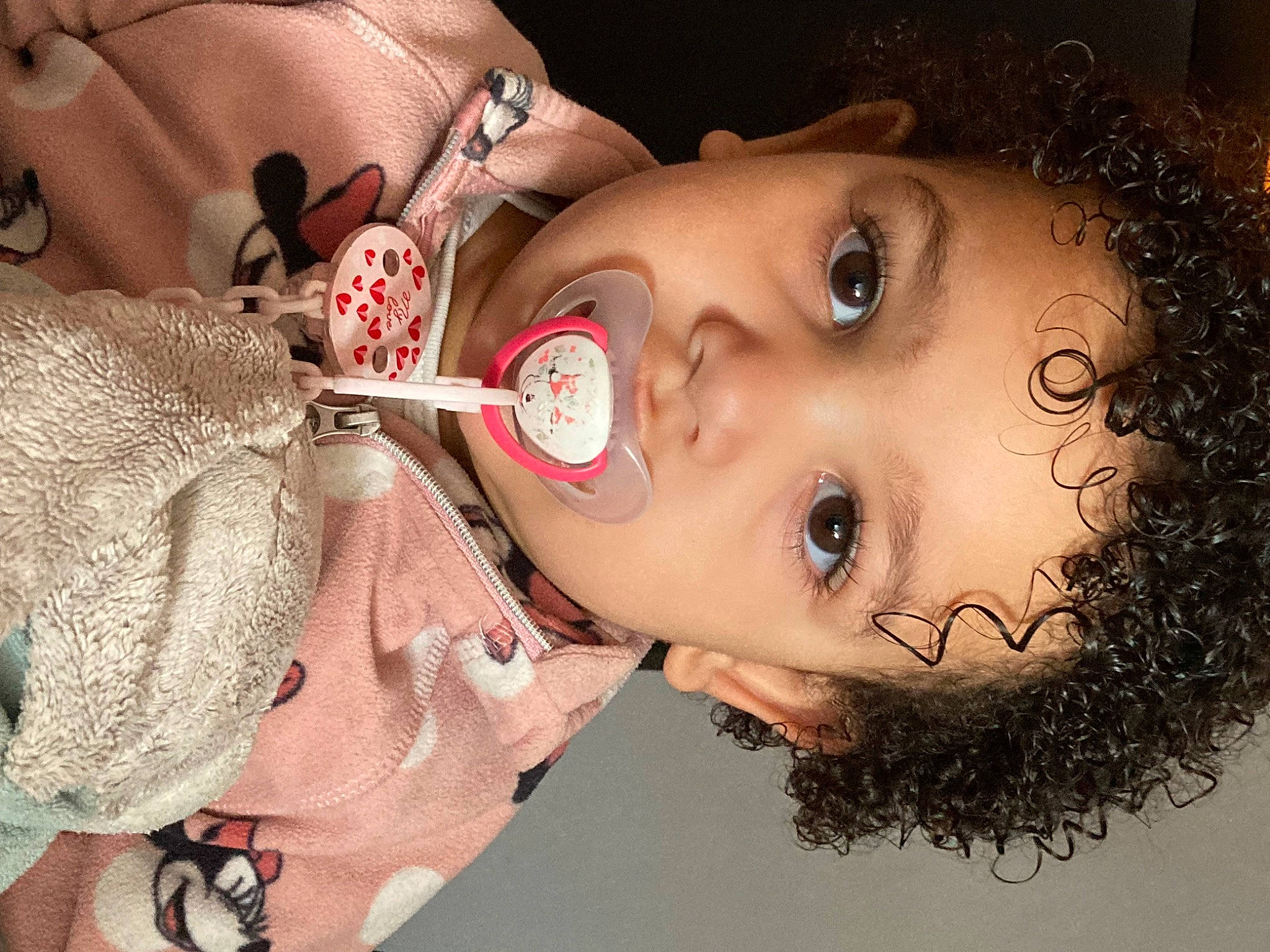 Amélya participe au concours pour gagner de l'argent avec cette photo : black_hair, cheek, chin, cool, eye, eyebrow, eyelash, fashion, flash_photography, fun, happy, head, iris, lip, mouth, neck, nose, person, skin, toddler