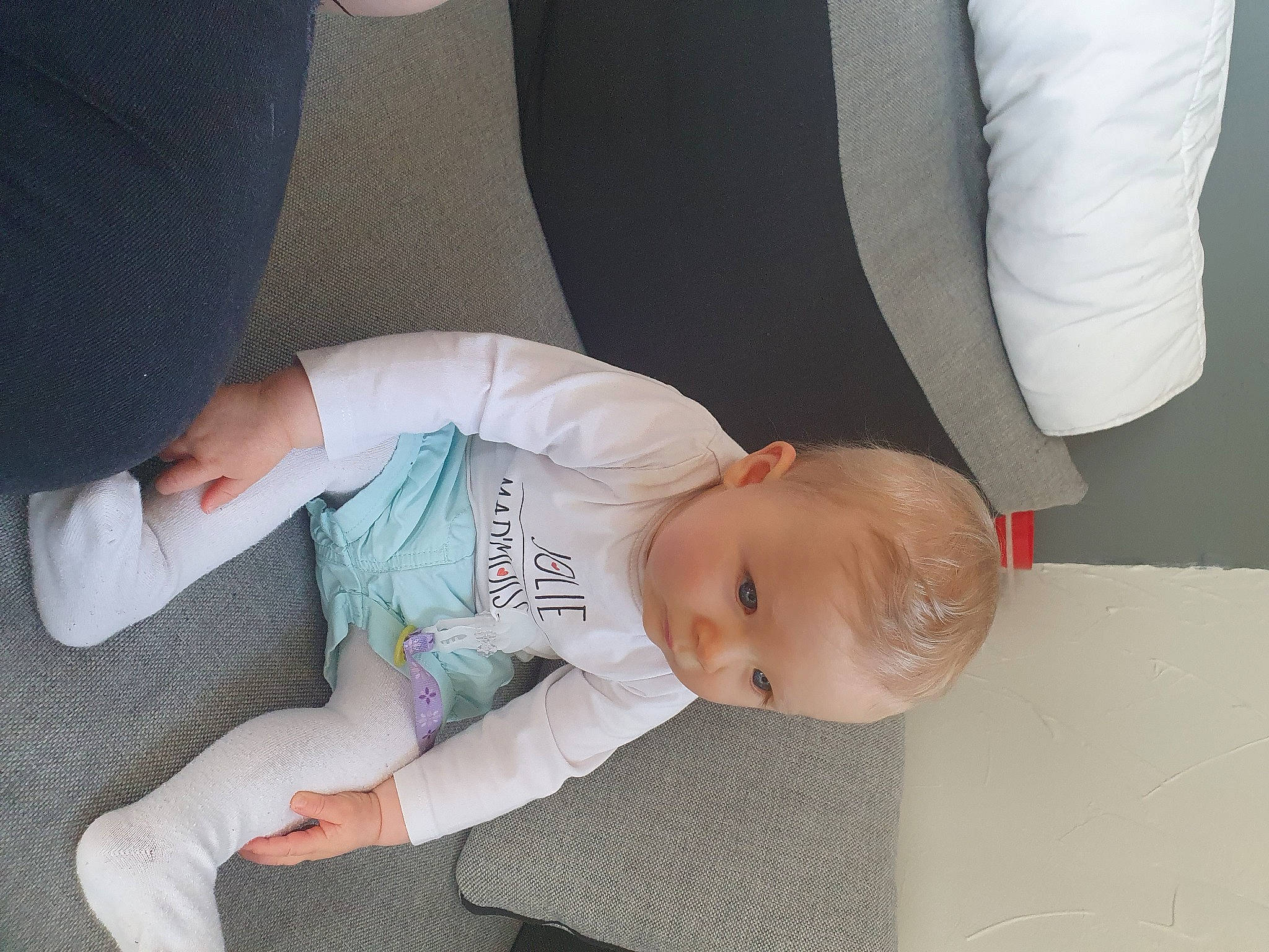 Alyanna participe au concours pour gagner de l'argent avec cette photo : baby, child, comfort, person, toddler